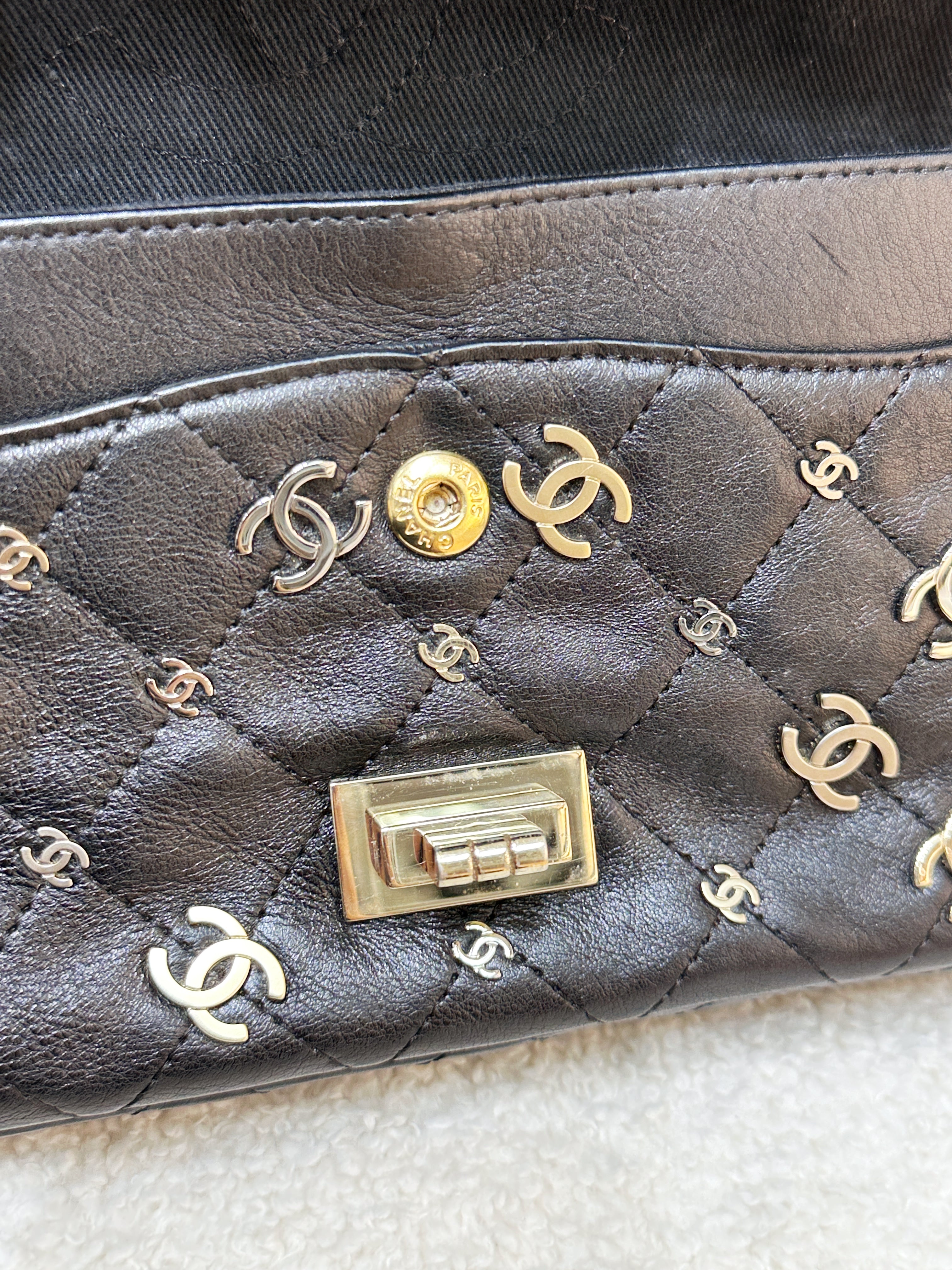 Preloved Authentic 
ChanelBlack Quilted Calfskin 2.55 Reissue 224 Punk CC Charm Flap Gold Hardware, 2007