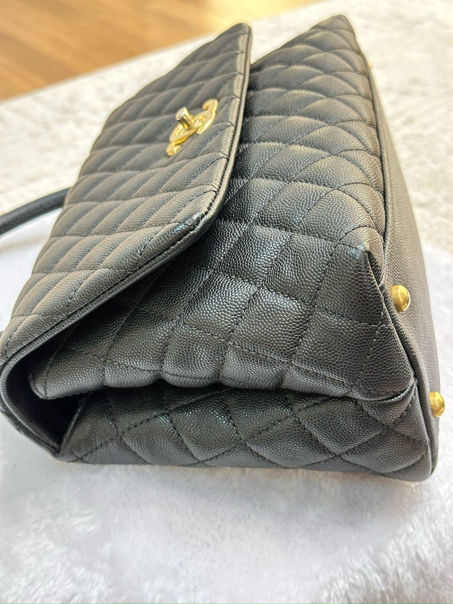 Chanel Medium Caviar Quilted Coco Handle Flap Black GHW 25 holo card