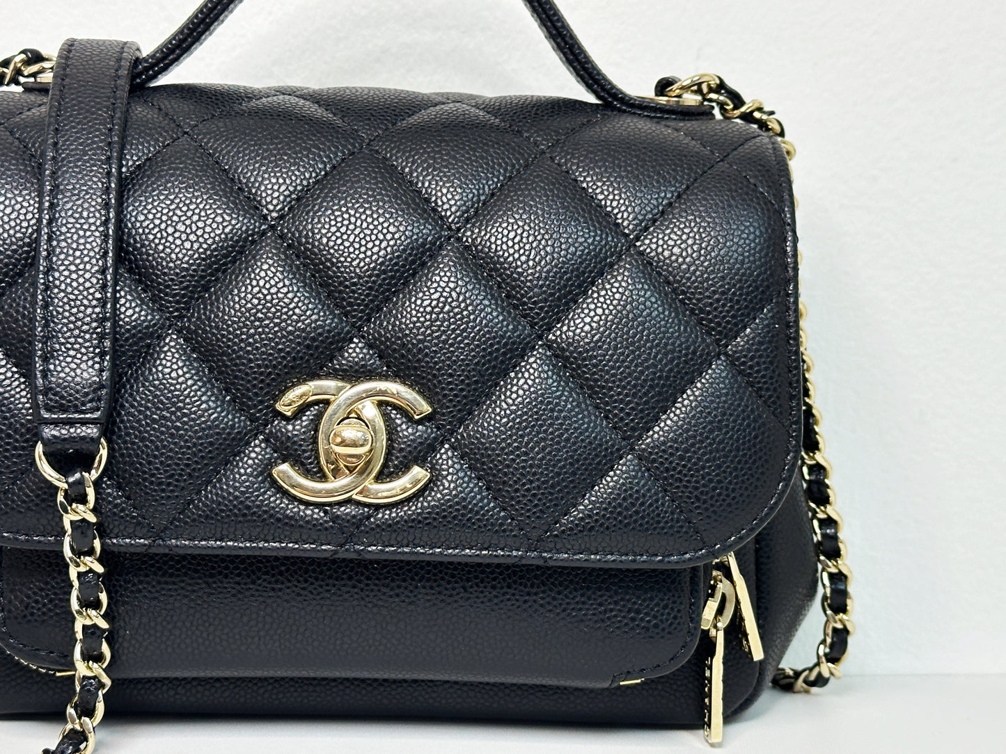 Chanel Caviar Quilted Small Business Affinity Flap Black E04A microchip