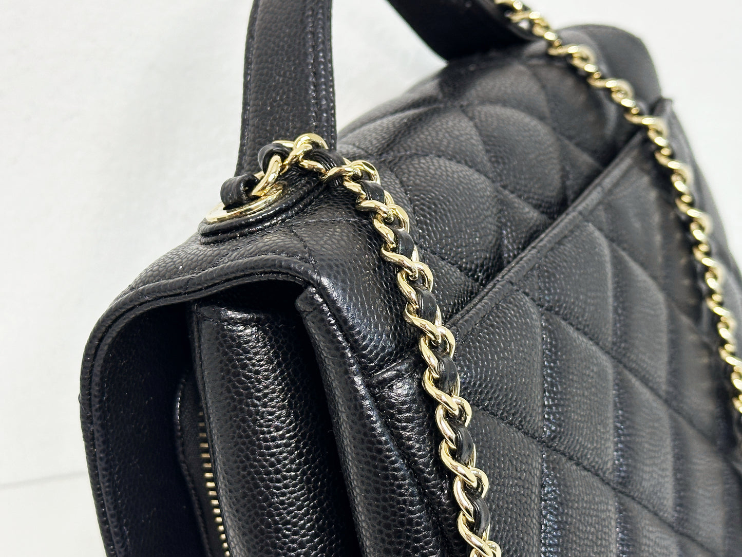 Chanel Caviar Quilted Small Business Affinity Flap Black E04A microchip