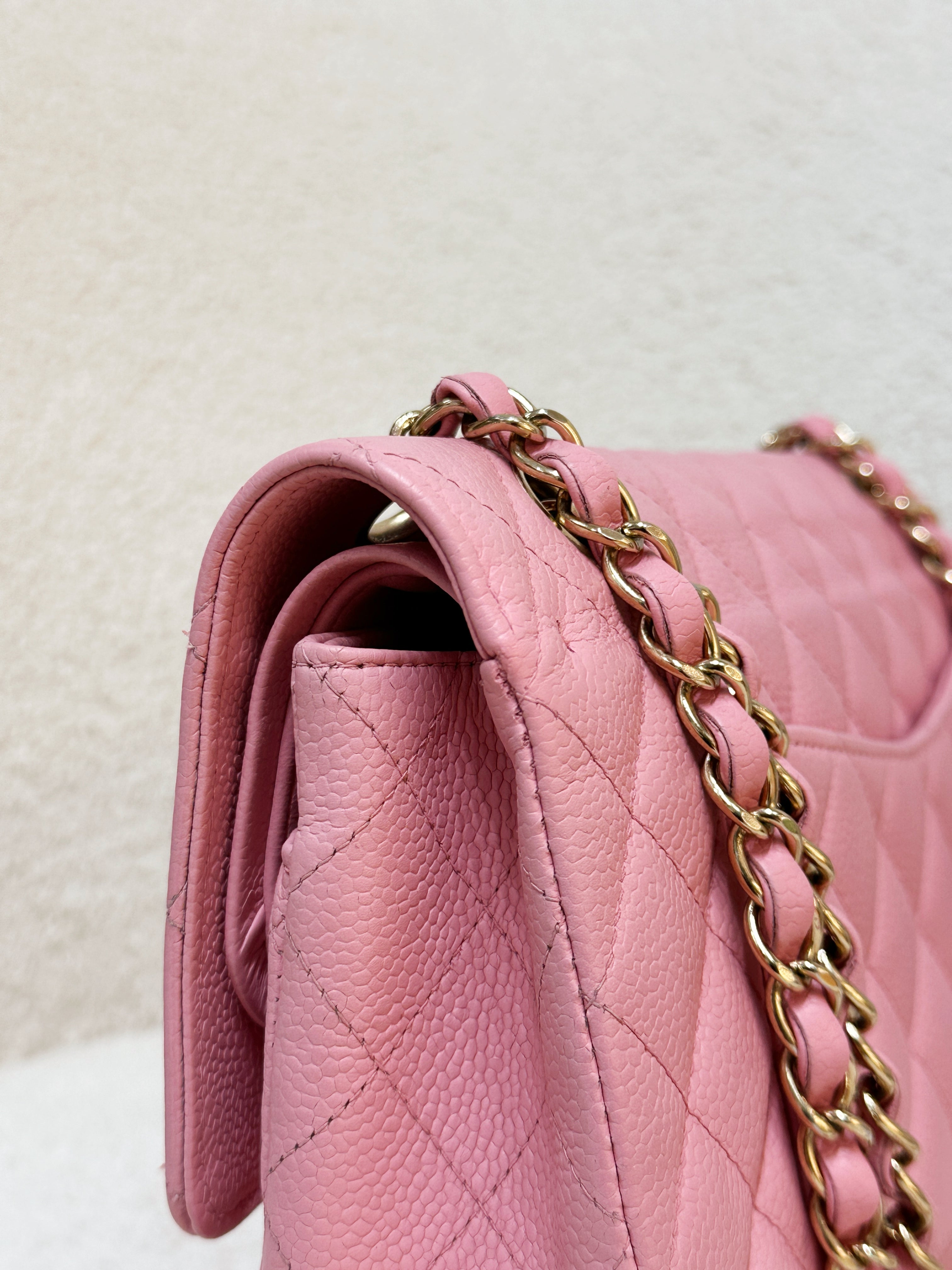 Chanel Medium Vintage Sakura Pink Caviar Classic Double Flap Bag 24K GHW 86 holo(body lightly touched)