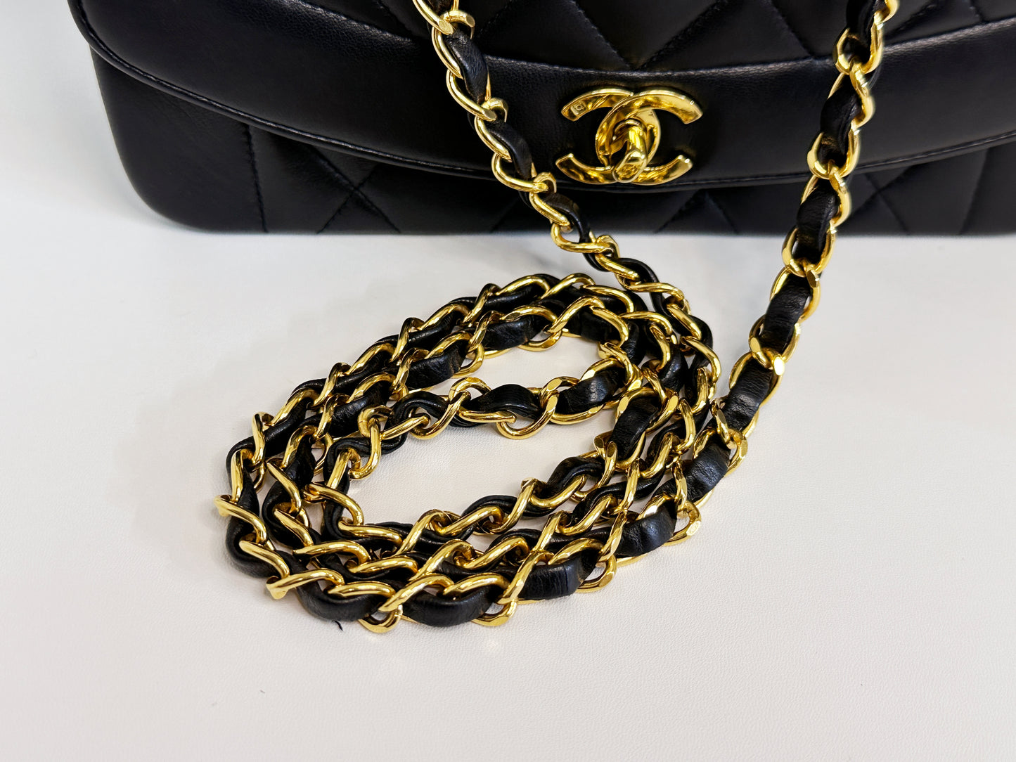 Chanel Vintage Quilted Diana Flap Bag Black Lambskin 309 holo