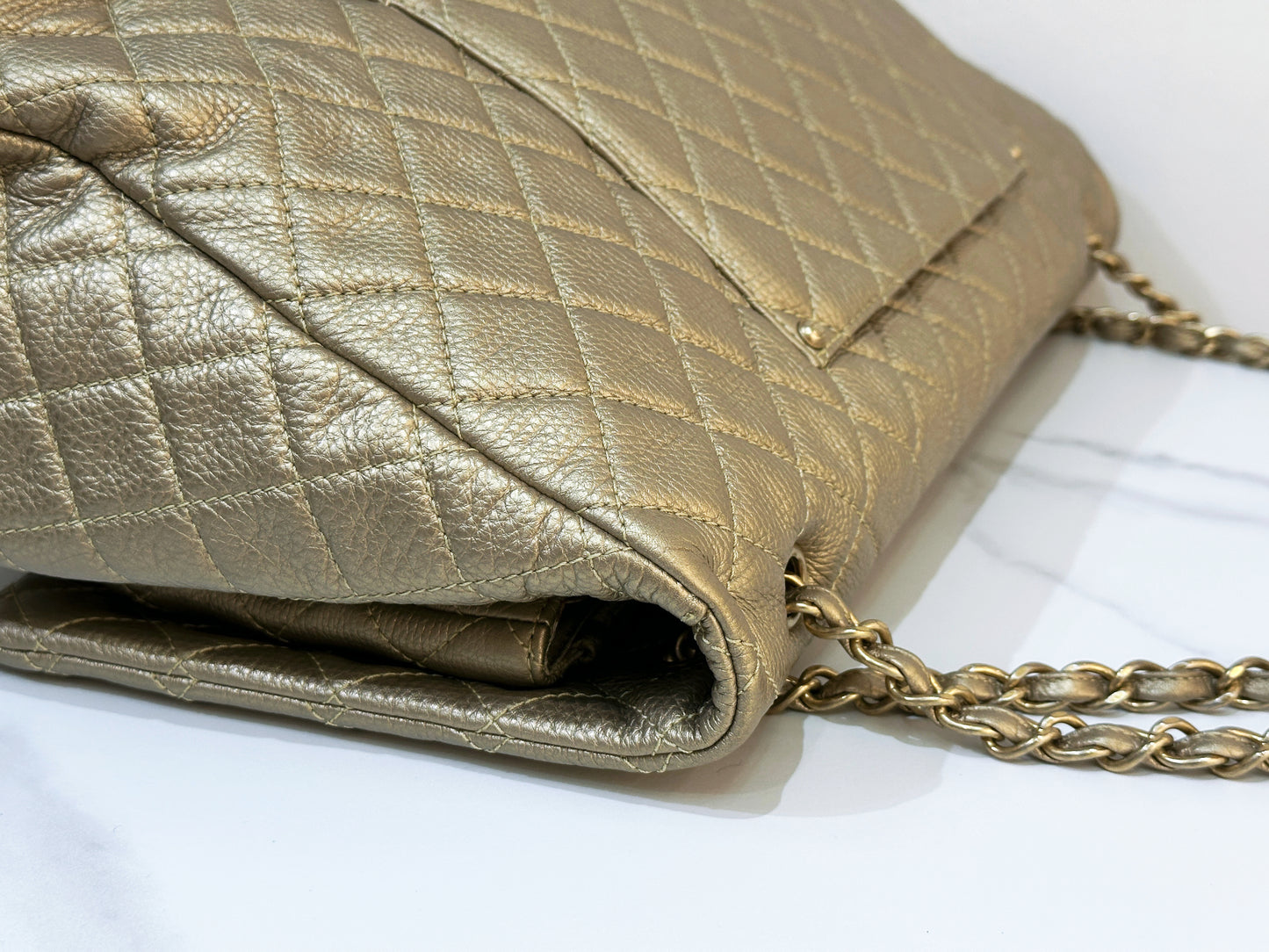 Chanel 2018 Calfskin Quilted XXL Travel Flap shoulder bag Metallic Gold GHW 2510 holo card