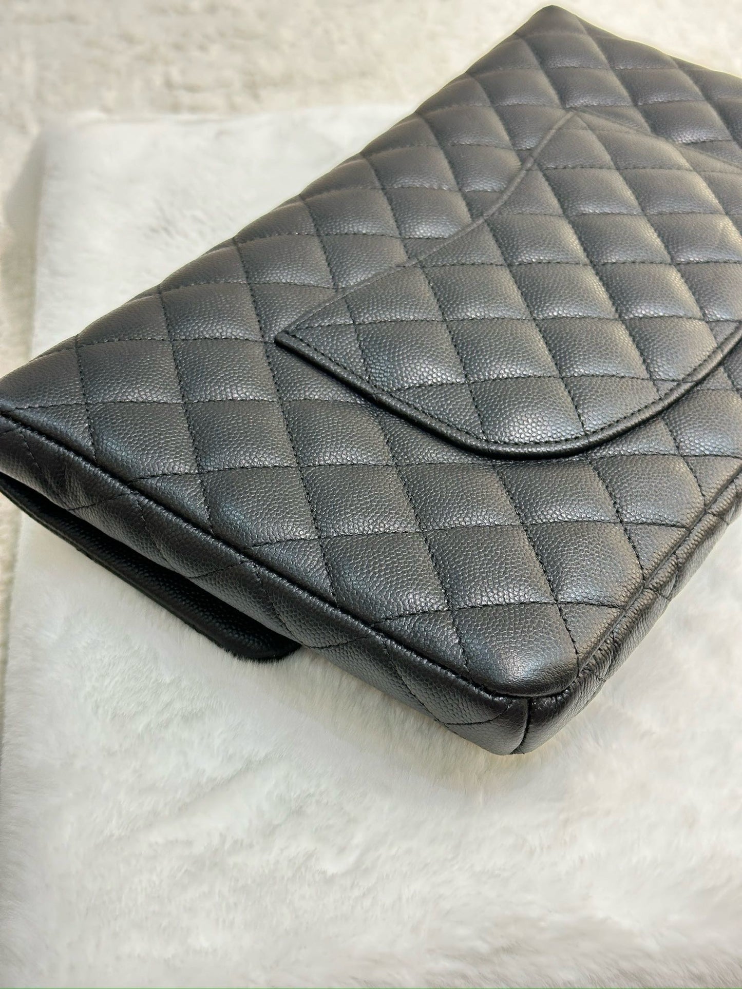 Chanel Quilted Caviar Classic Clutch Black GHW