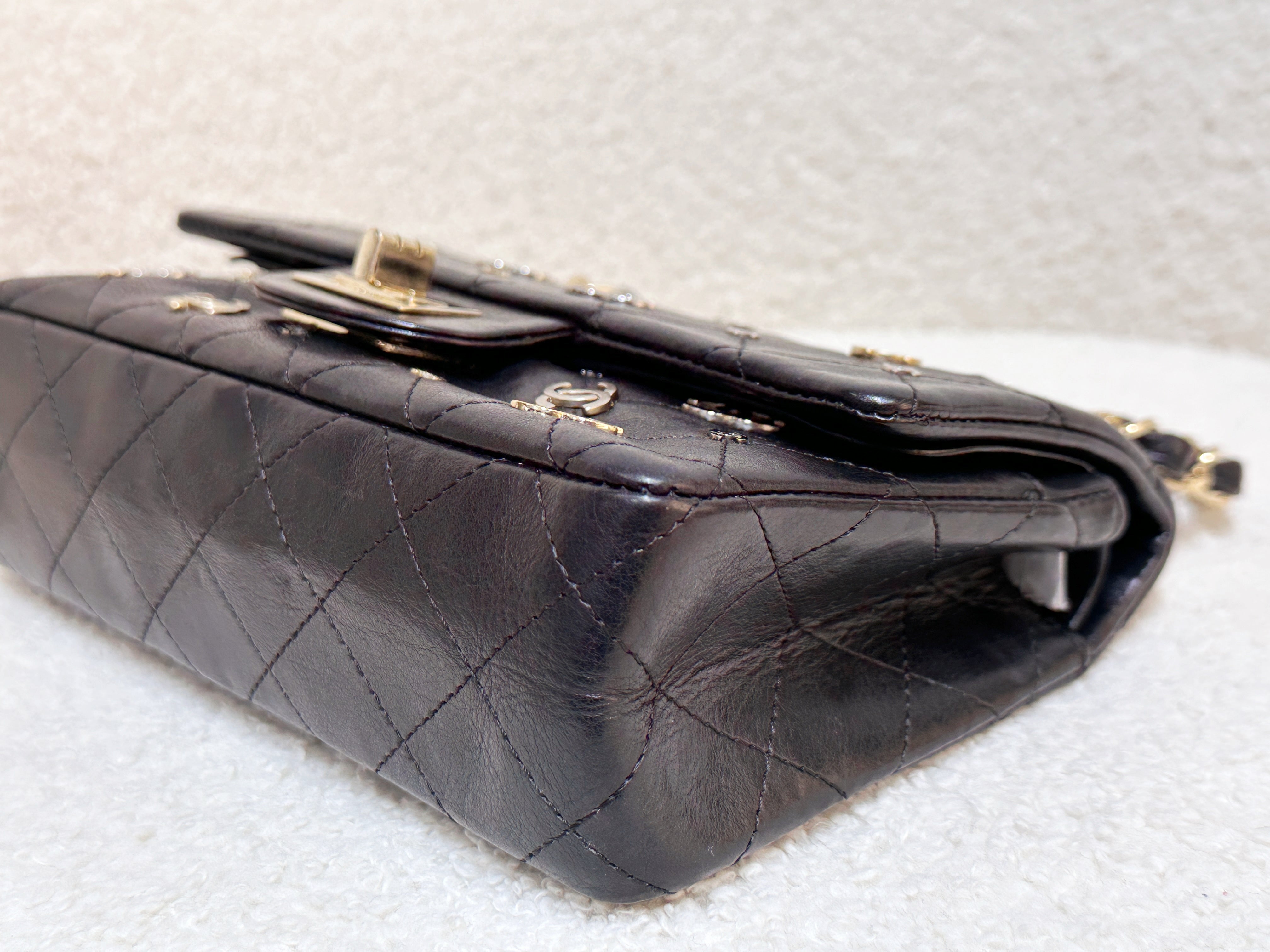 Preloved Authentic 
ChanelBlack Quilted Calfskin 2.55 Reissue 224 Punk CC Charm Flap Gold Hardware, 2007