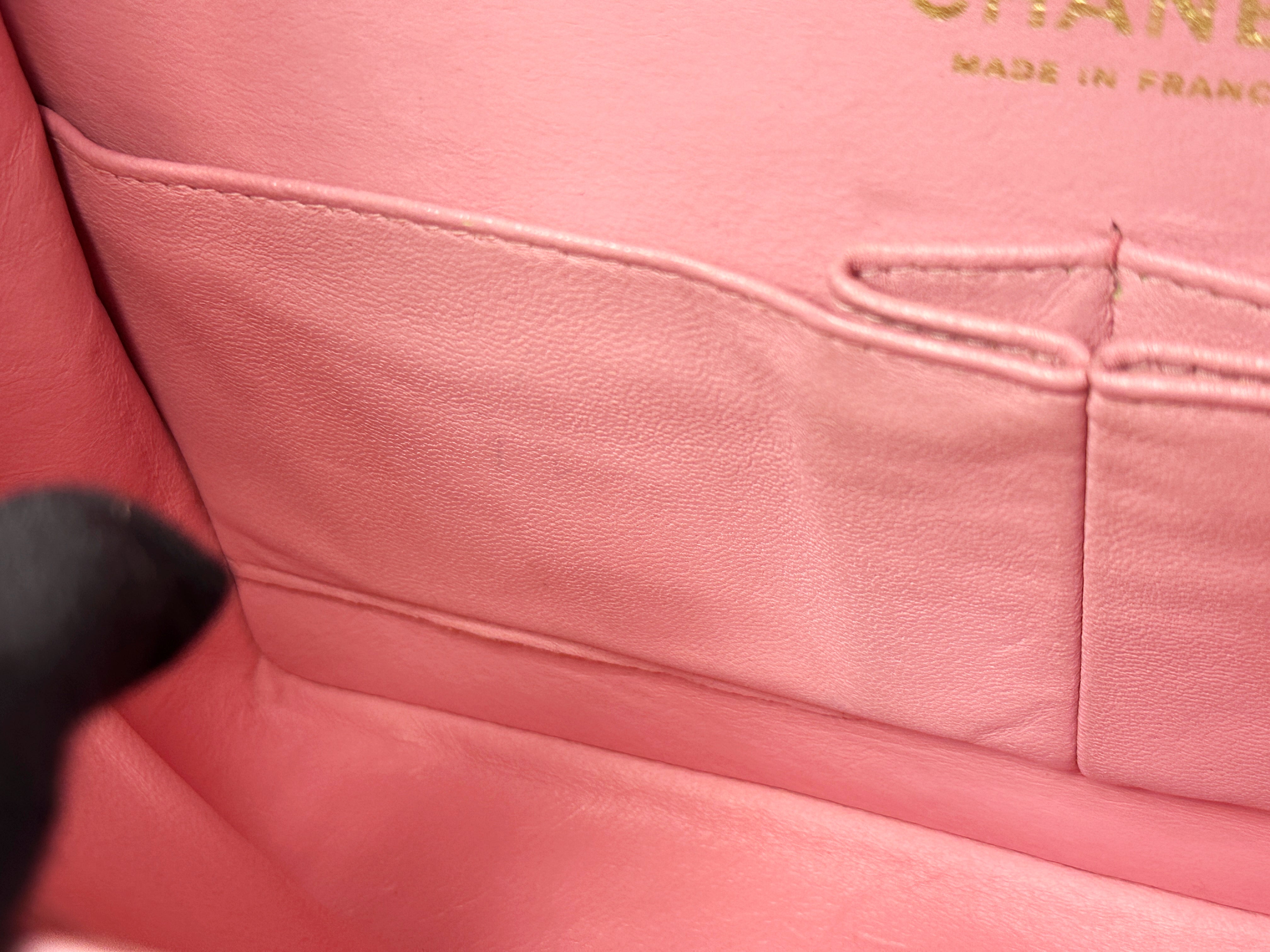 Chanel Medium Vintage Sakura Pink Caviar Classic Double Flap Bag 24K GHW 86 holo(body lightly touched)