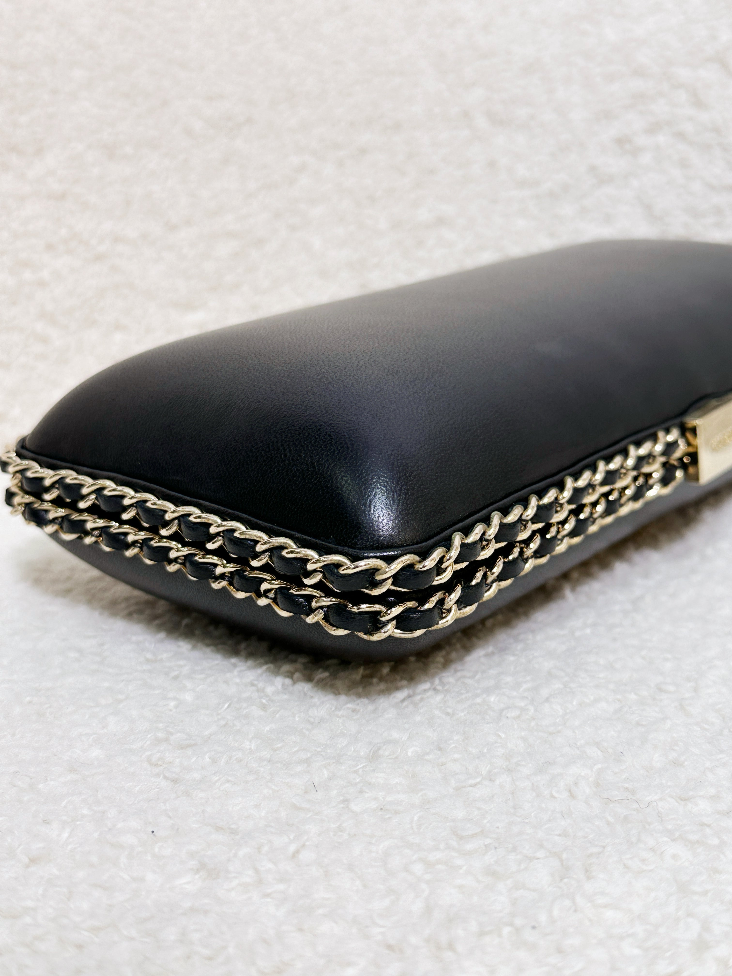 Chanel Black Lambskin Leather Kisslock CC evening Chain Clutch Crossbody 1832 holo