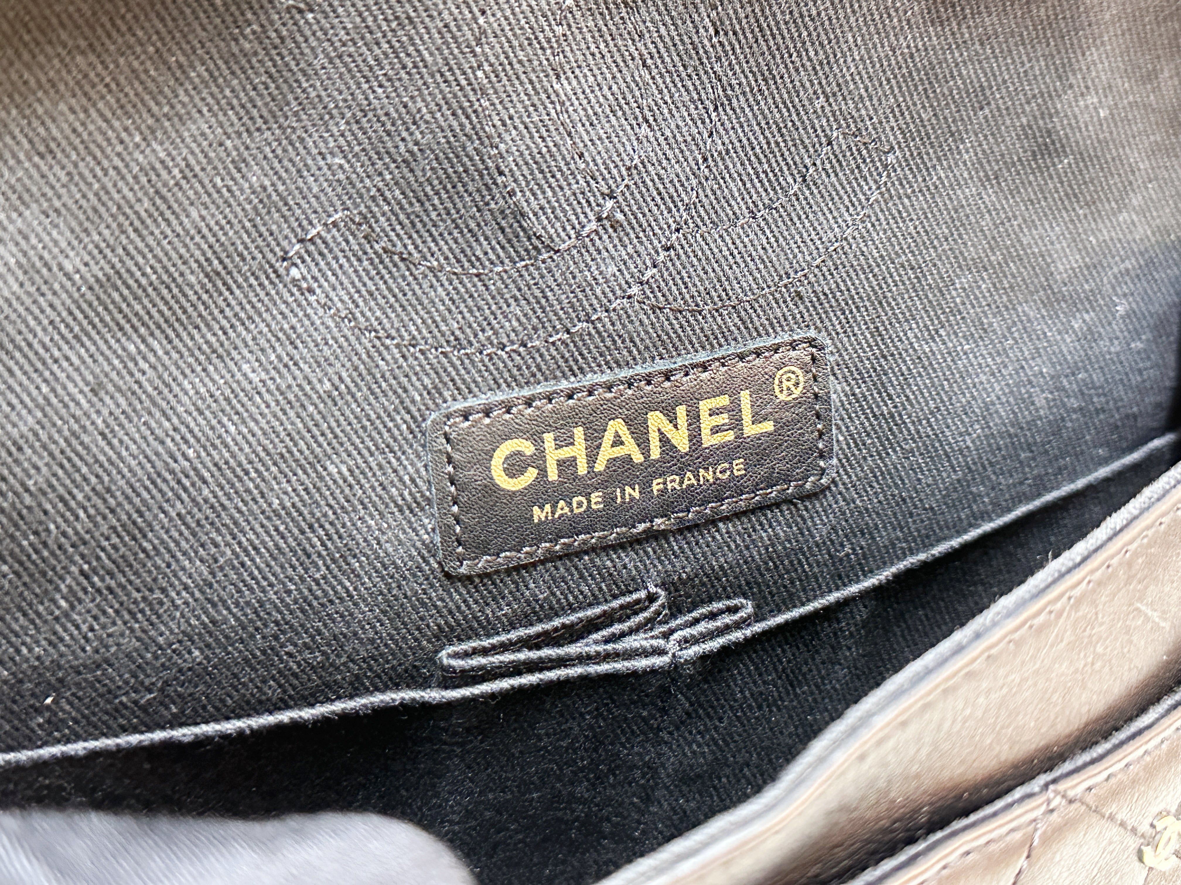 Preloved Authentic 
ChanelBlack Quilted Calfskin 2.55 Reissue 224 Punk CC Charm Flap Gold Hardware, 2007