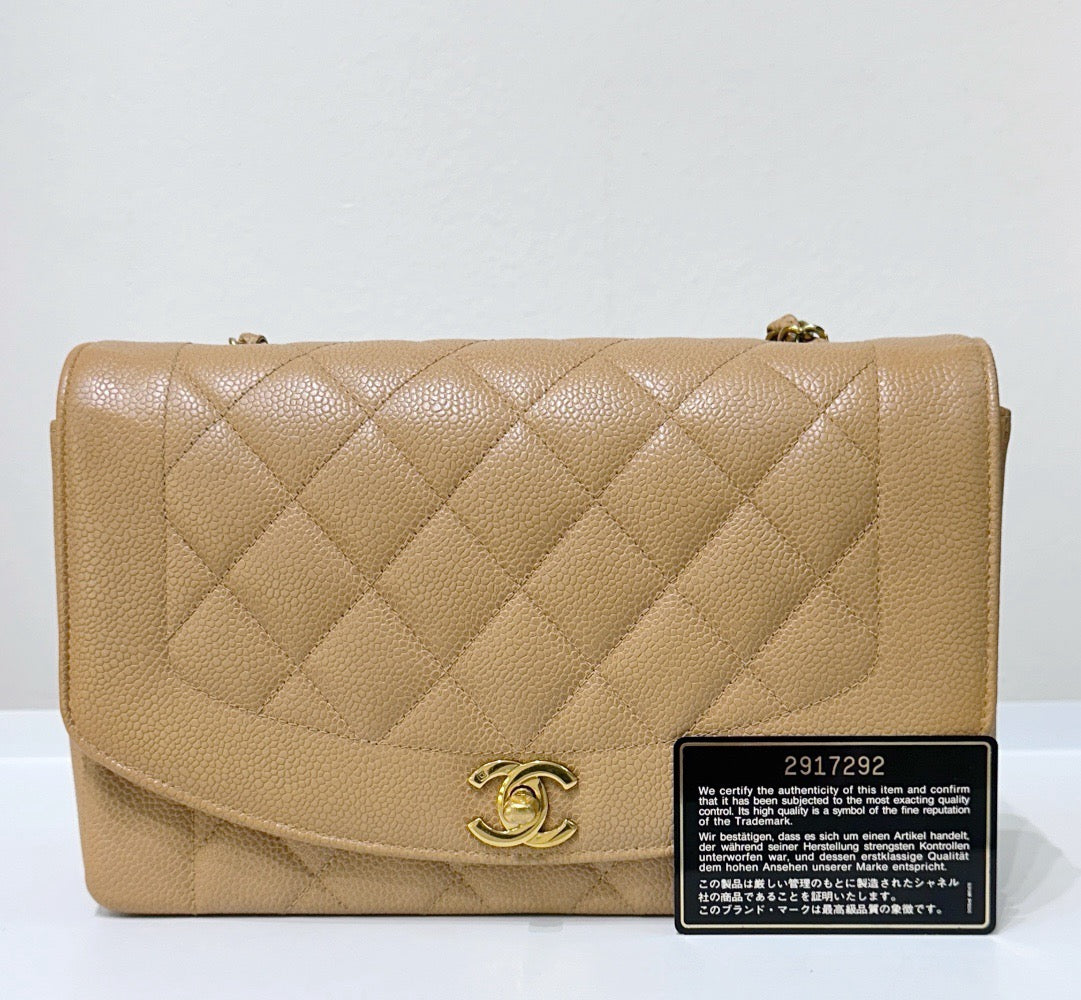 Chanel Vintage Medium Diana Flap Bag Beige Caviar Gold Hardware 29 holo