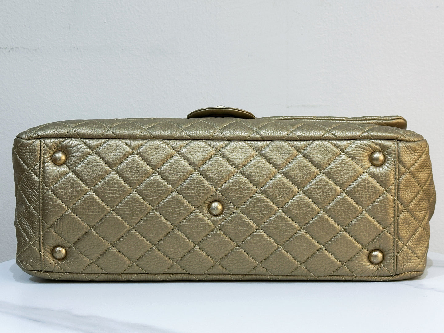 Chanel 2018 Calfskin Quilted XXL Travel Flap shoulder bag Metallic Gold GHW 2510 holo card