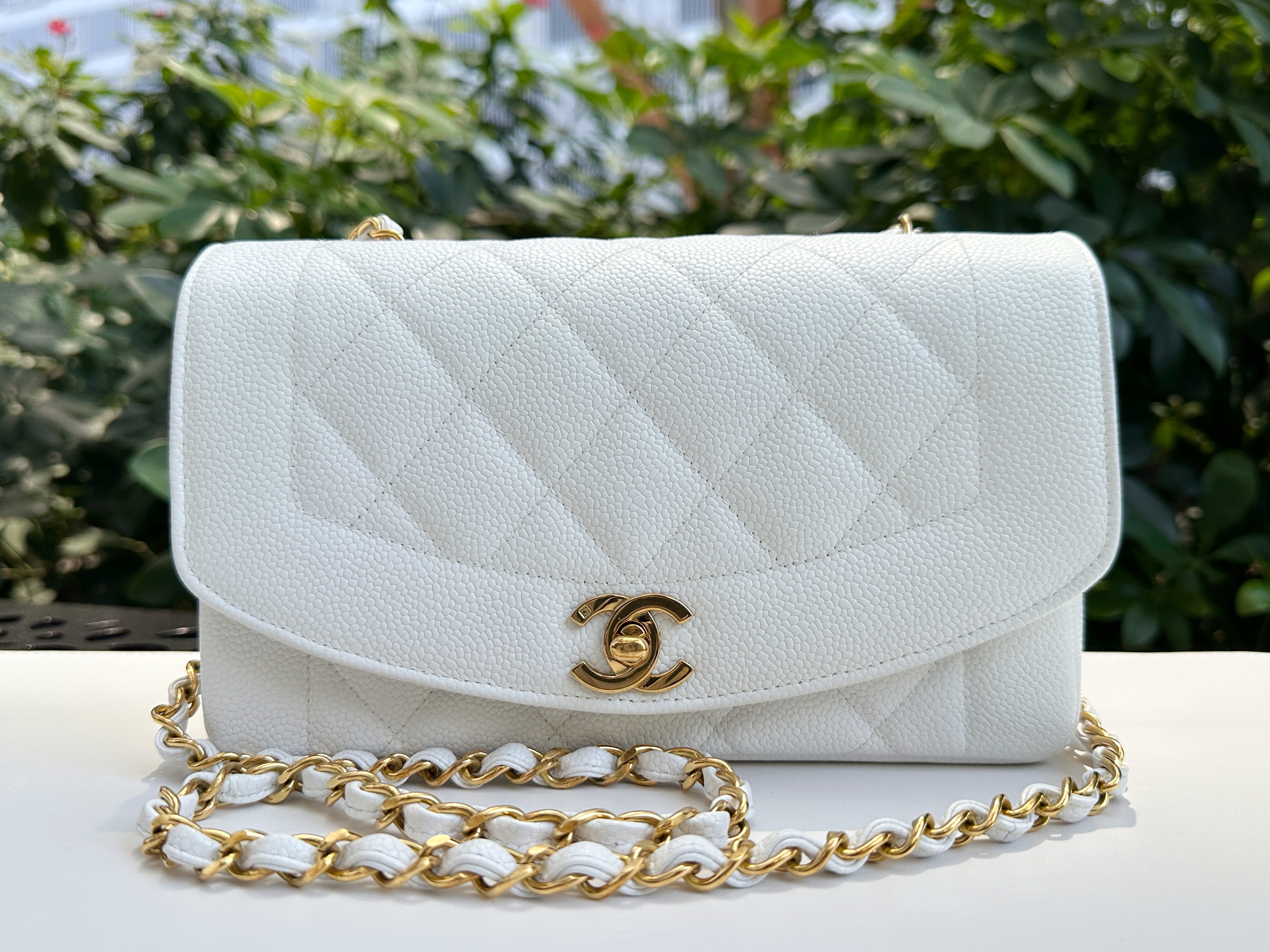 Chanel Vintage Quilted Diana Flap Bag Caviar White 33 holo card