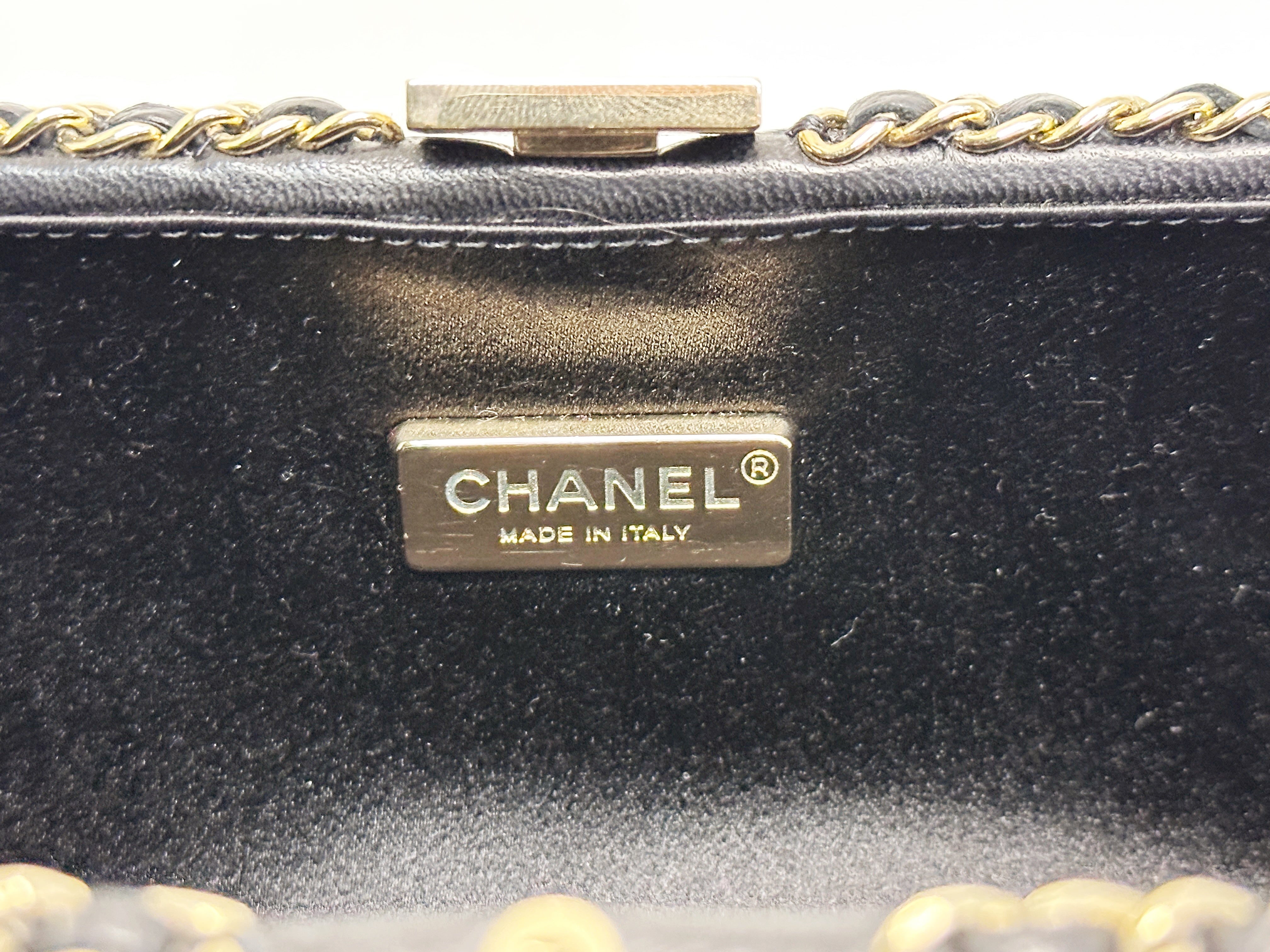 Chanel Black Lambskin Leather Kisslock CC evening Chain Clutch Crossbody 1832 holo
