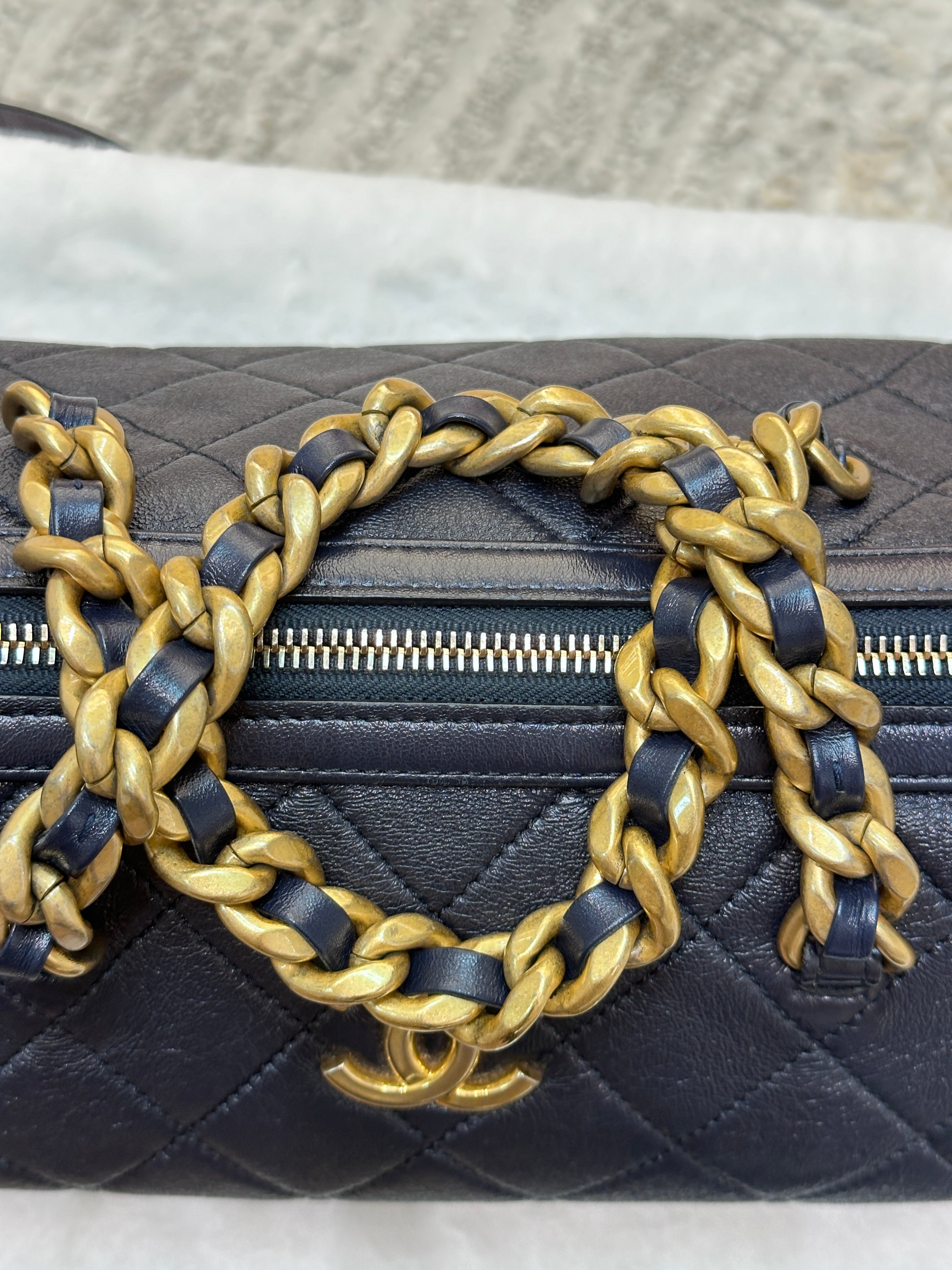 Navy chain bag deals