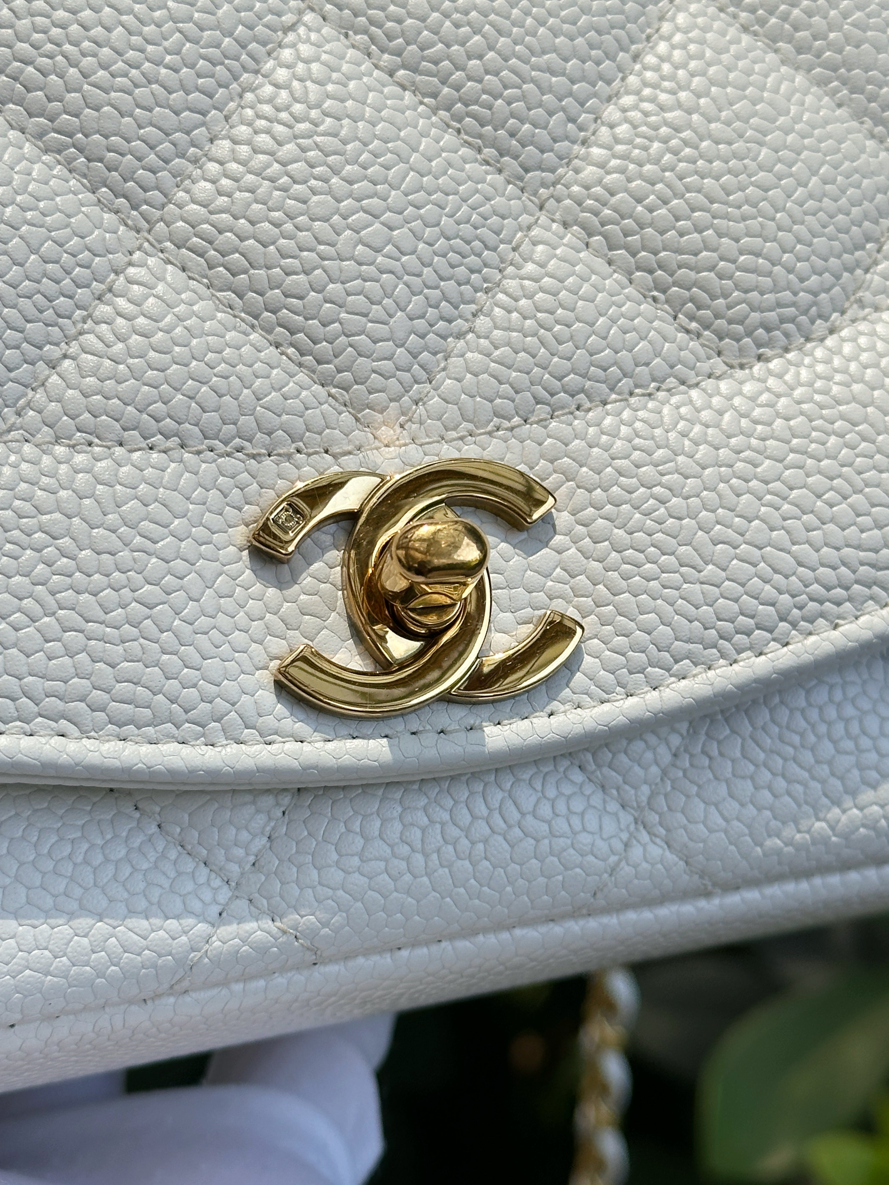 Chanel Vintage Quilted Diana Flap Bag Caviar White 33 holo card
