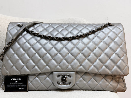 Chanel 2017 Caviar Classic Quilted XXL Travel Flap shoulder bag Metallic Silver SHW 2257 holo card