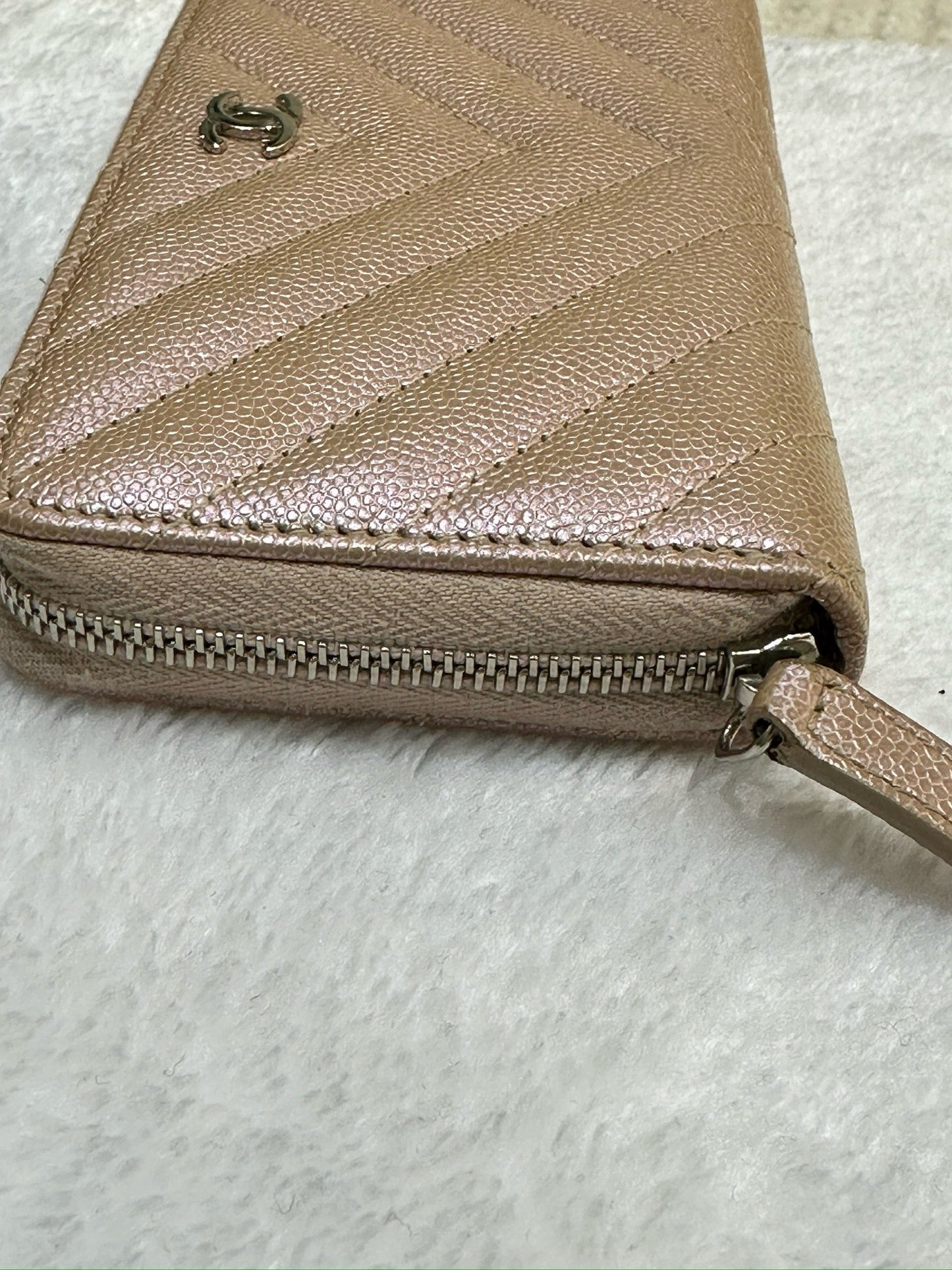 Chanel 17B rosegold classic zip wallet 2459 holo card