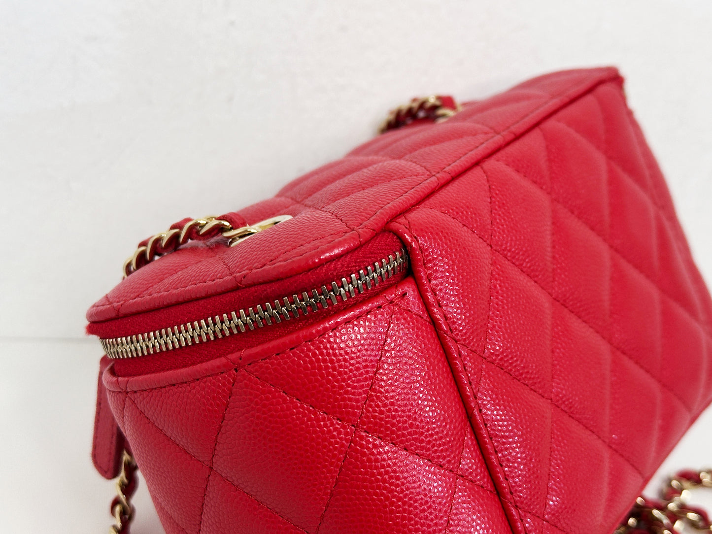 Chanel Caviar Quilted Small Vanity Case With Chain Red 3181 holo card