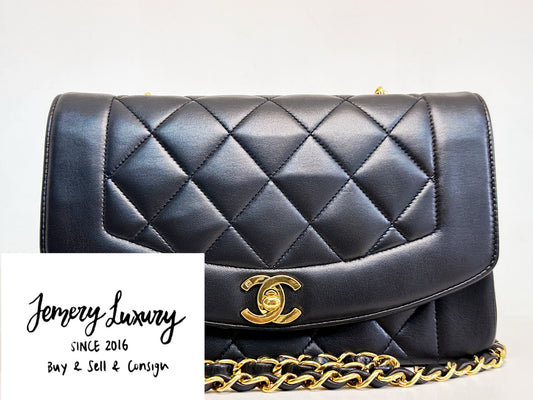Chanel Vintage Quilted Diana Flap Bag Black Lambskin 309 holo