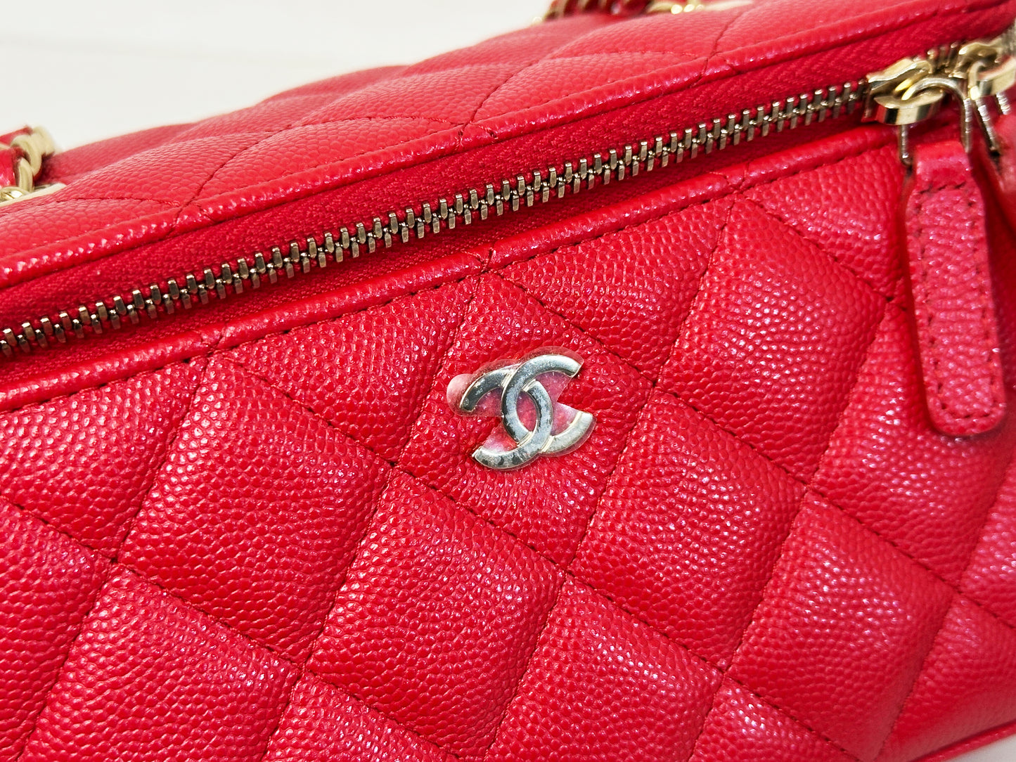 Chanel Caviar Quilted Small Vanity Case With Chain Red 3181 holo card
