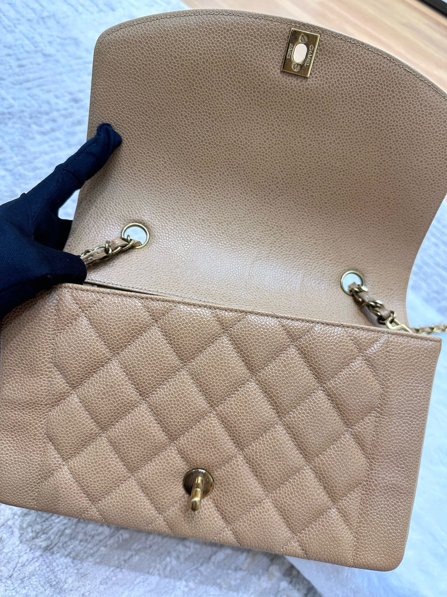 Chanel Vintage Medium Diana Flap Bag Beige Caviar Gold Hardware 29 holo