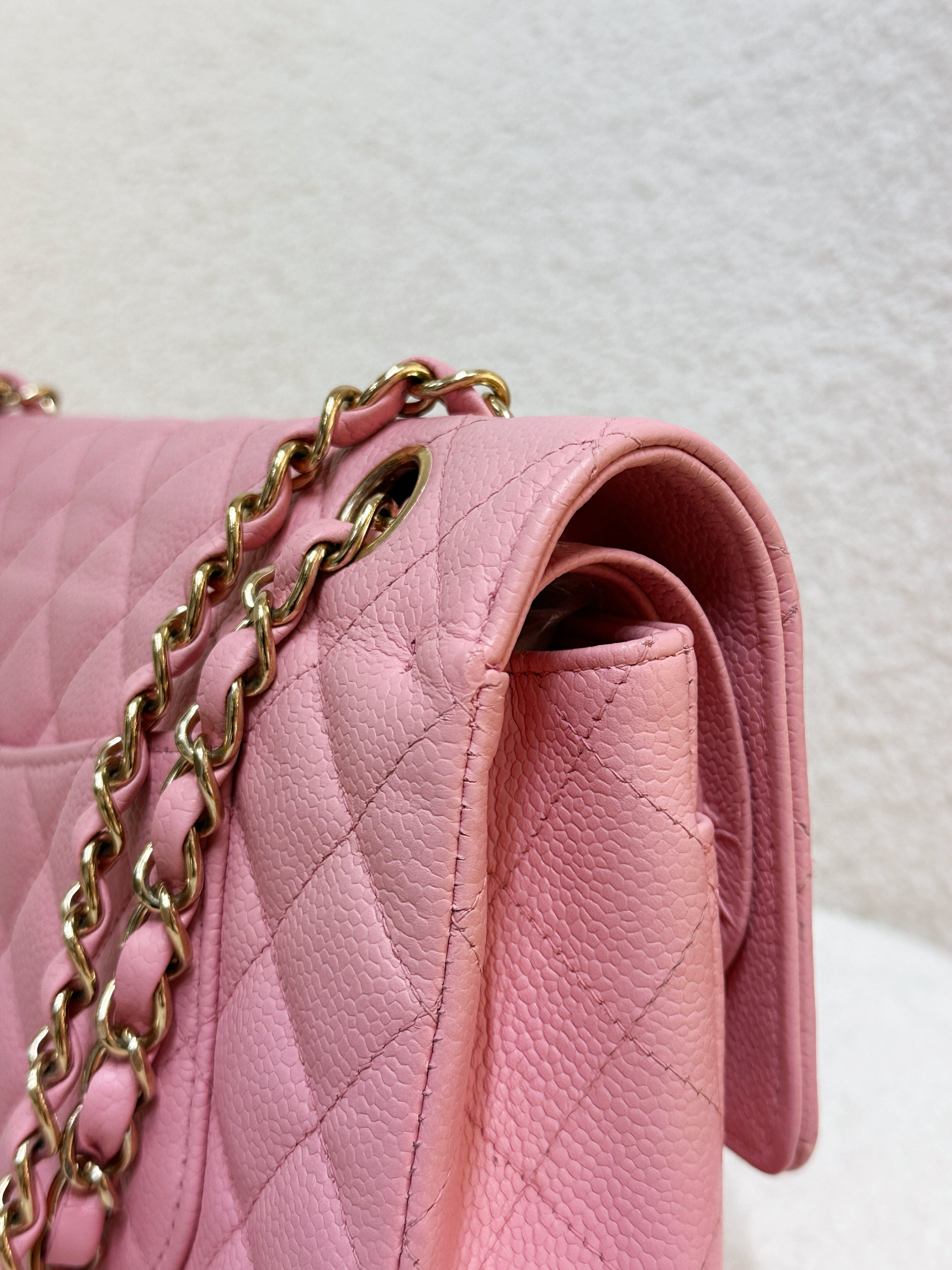 Chanel Medium Vintage Sakura Pink Caviar Classic Double Flap Bag 24K GHW 86 holo(body lightly touched)