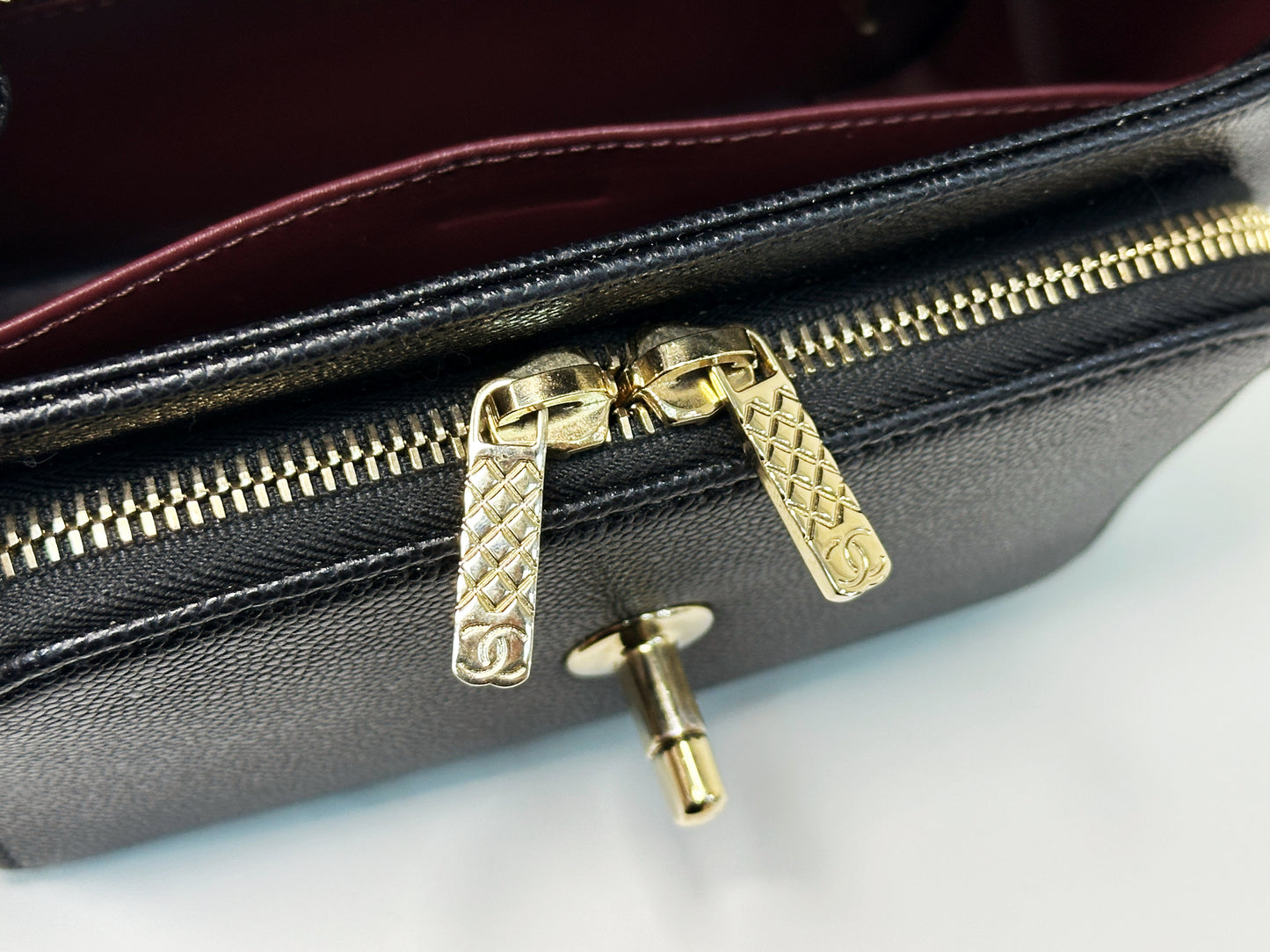 Chanel Caviar Quilted Small Business Affinity Flap Black E04A microchip