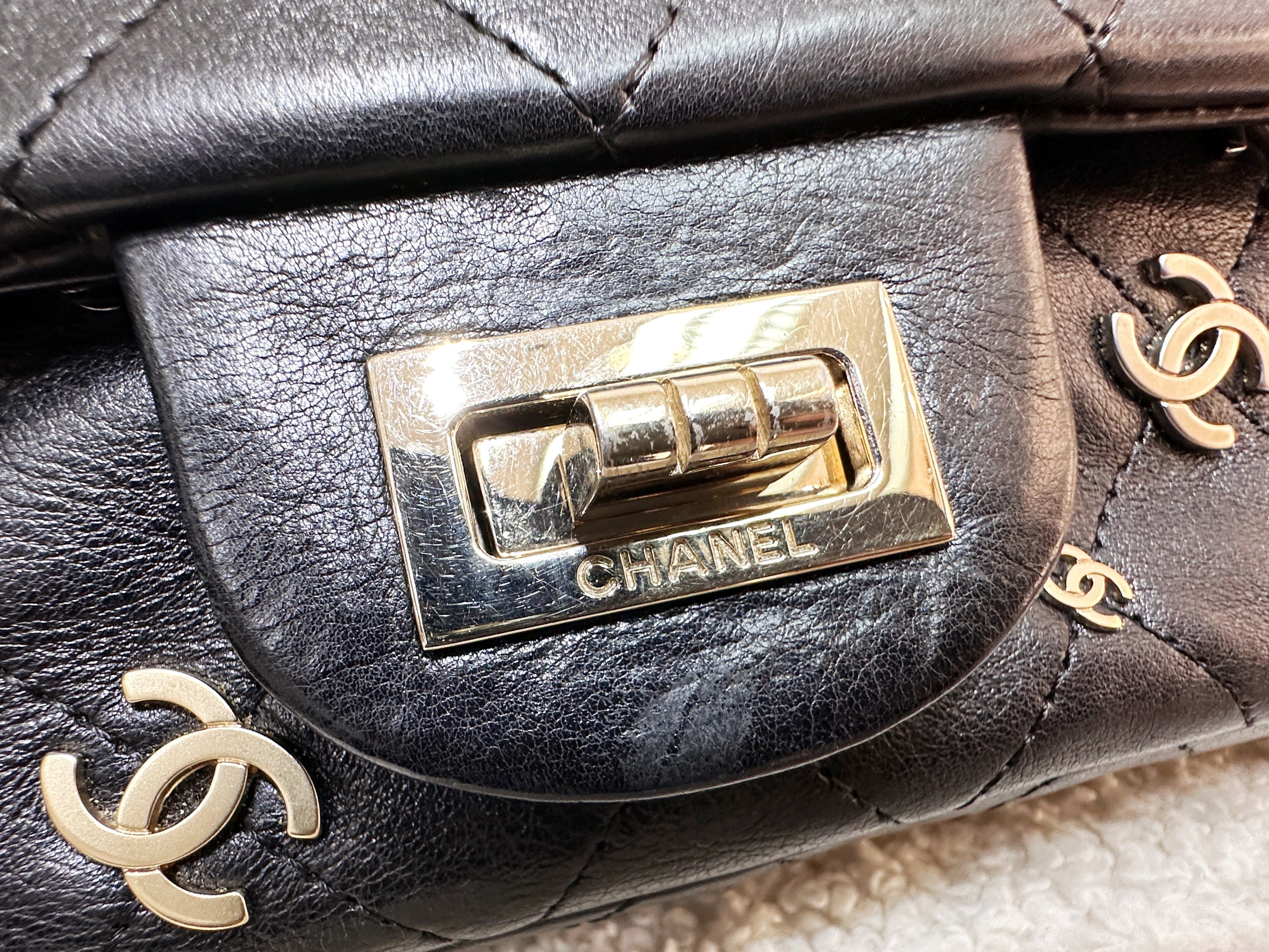 Preloved Authentic 
ChanelBlack Quilted Calfskin 2.55 Reissue 224 Punk CC Charm Flap Gold Hardware, 2007