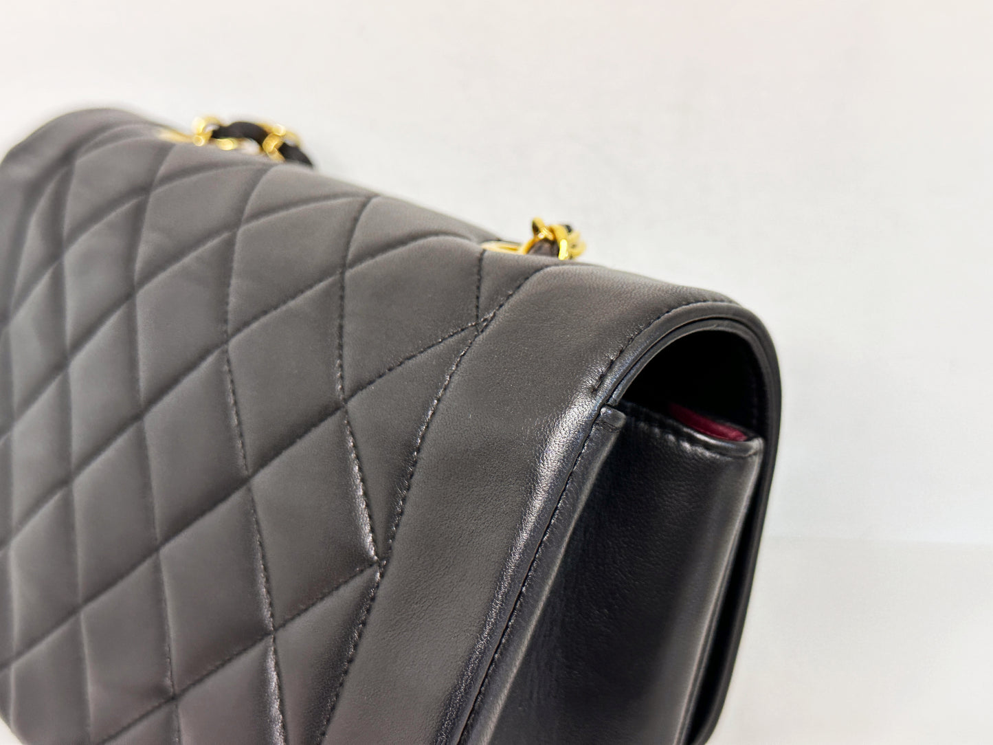 Chanel Vintage Quilted Diana Flap Bag Black Lambskin 309 holo