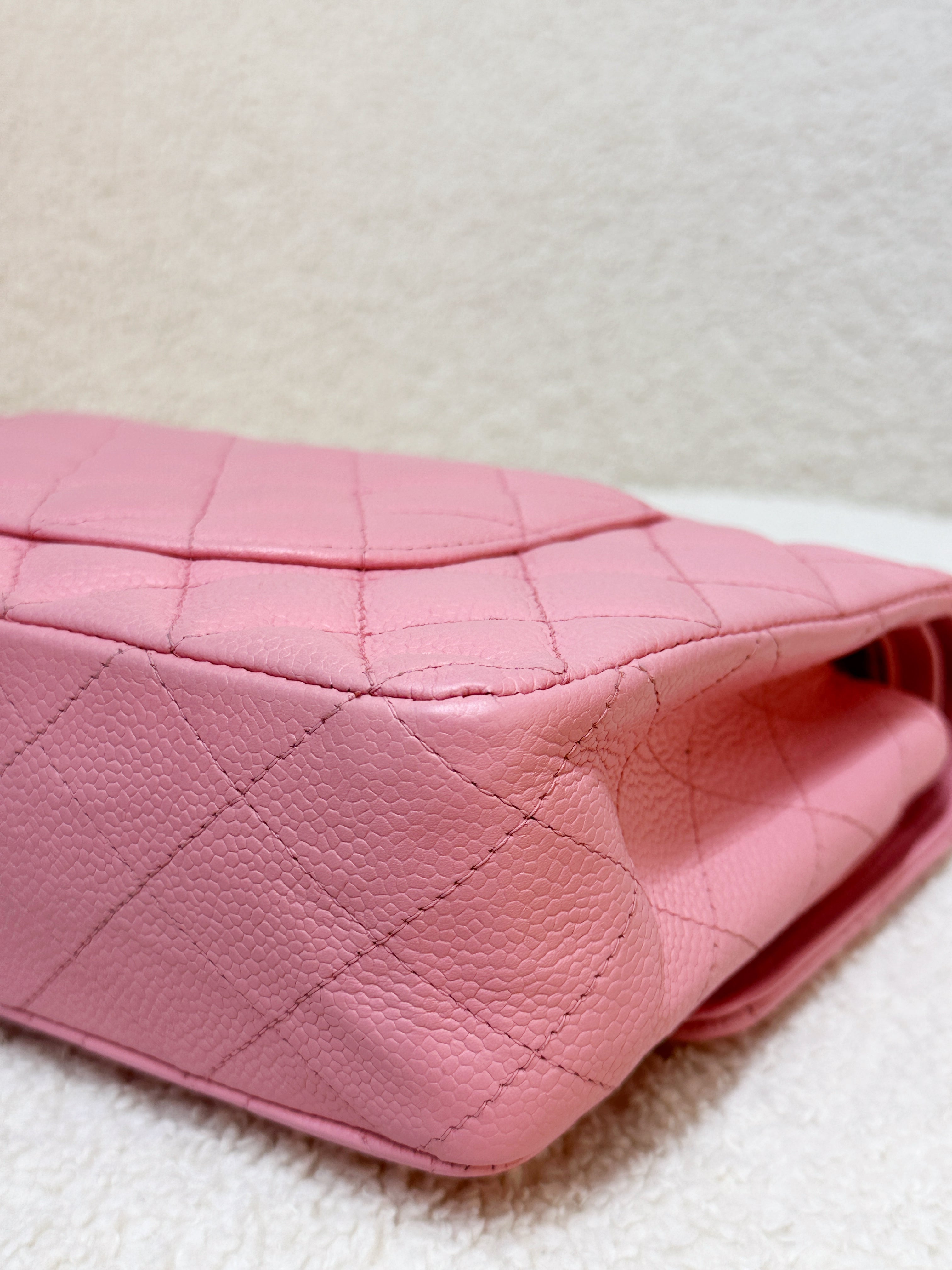 Chanel Medium Vintage Sakura Pink Caviar Classic Double Flap Bag 24K GHW 86 holo(body lightly touched)