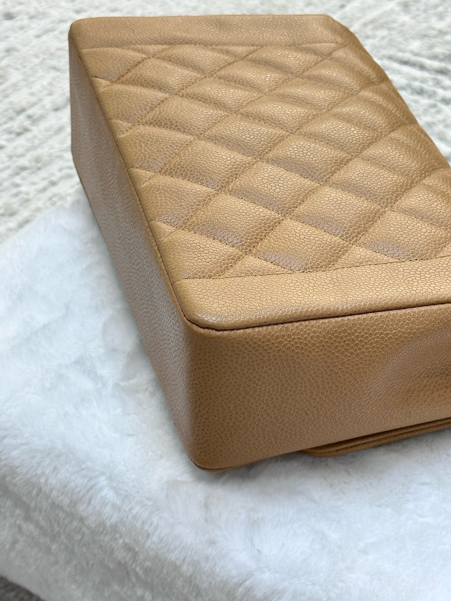 Chanel Vintage Medium Diana Flap Bag Beige Caviar Gold Hardware 29 holo