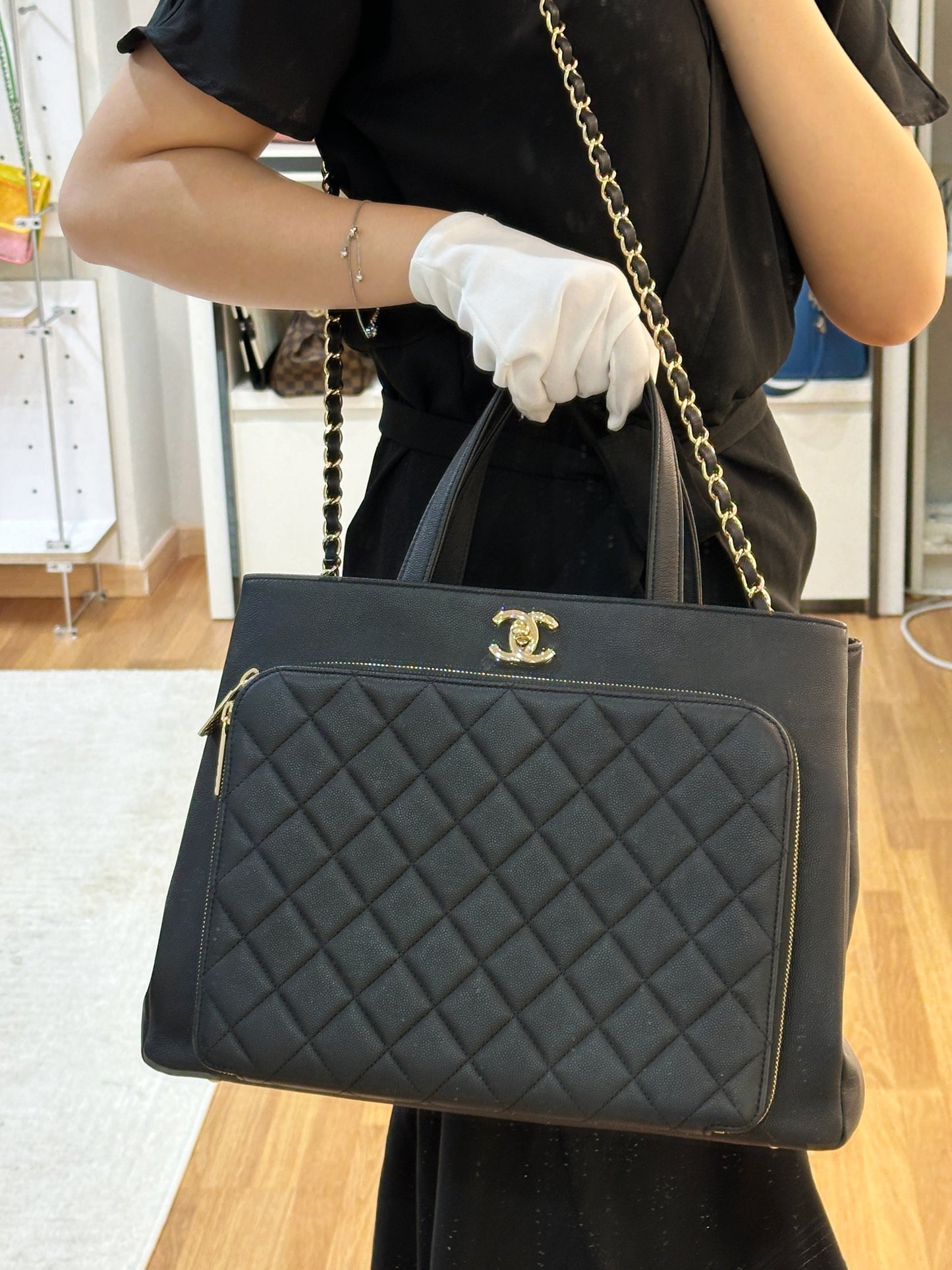Chanel Caviar Quilted Large Business Affinity Shopping Bag Black 3043 holo card