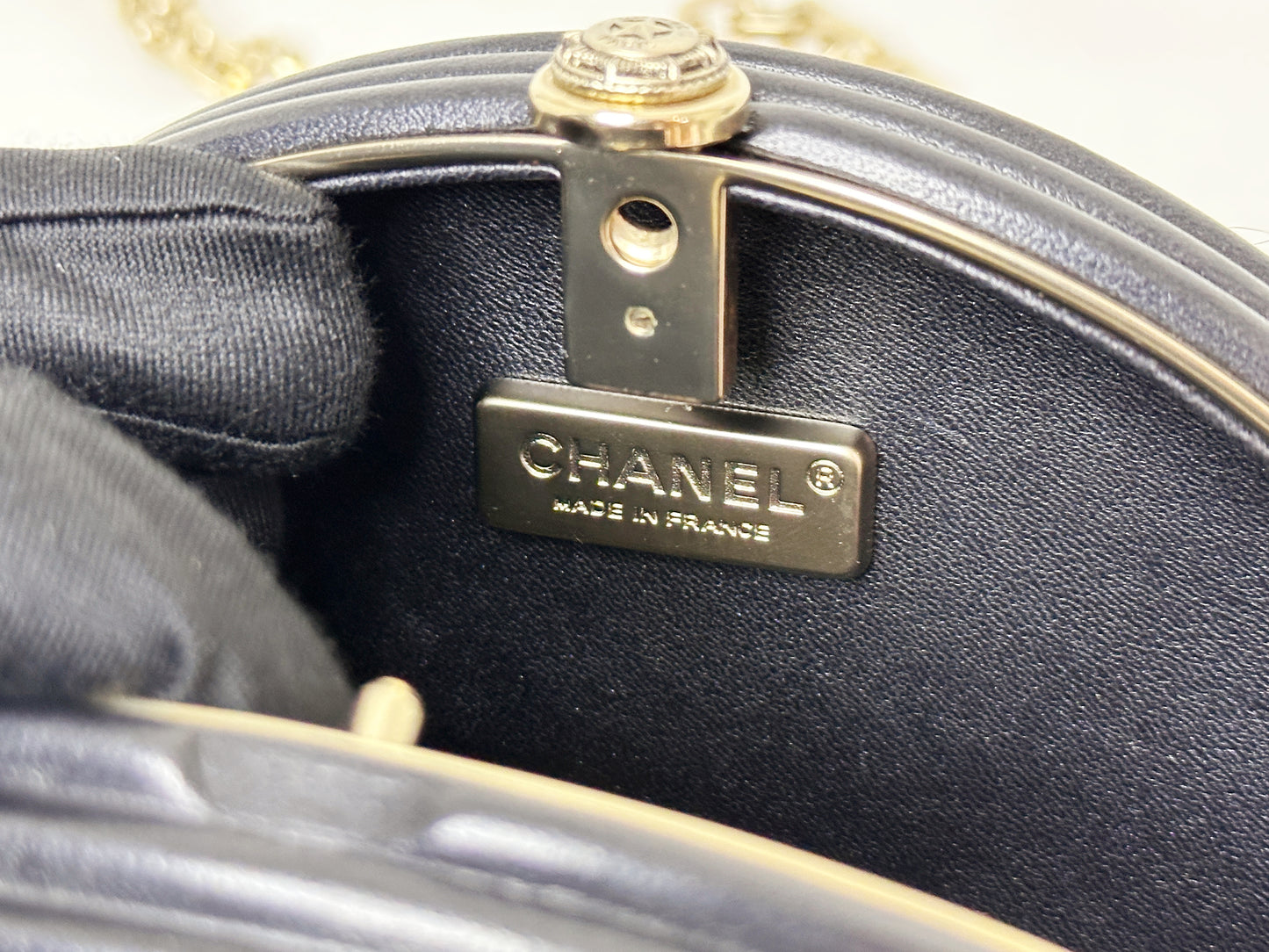 CHANEL 2014 PARIS-DALLAS MINAUDIERE CLUTCH 2018 holo card