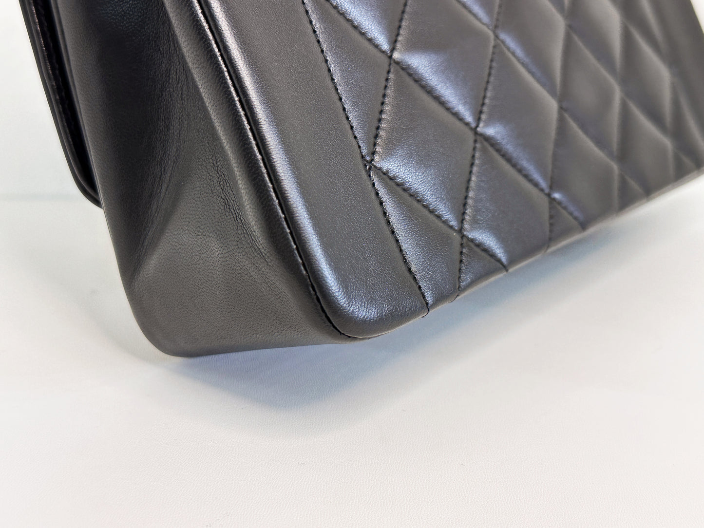 Chanel Vintage Quilted Diana Flap Bag Black Lambskin 309 holo