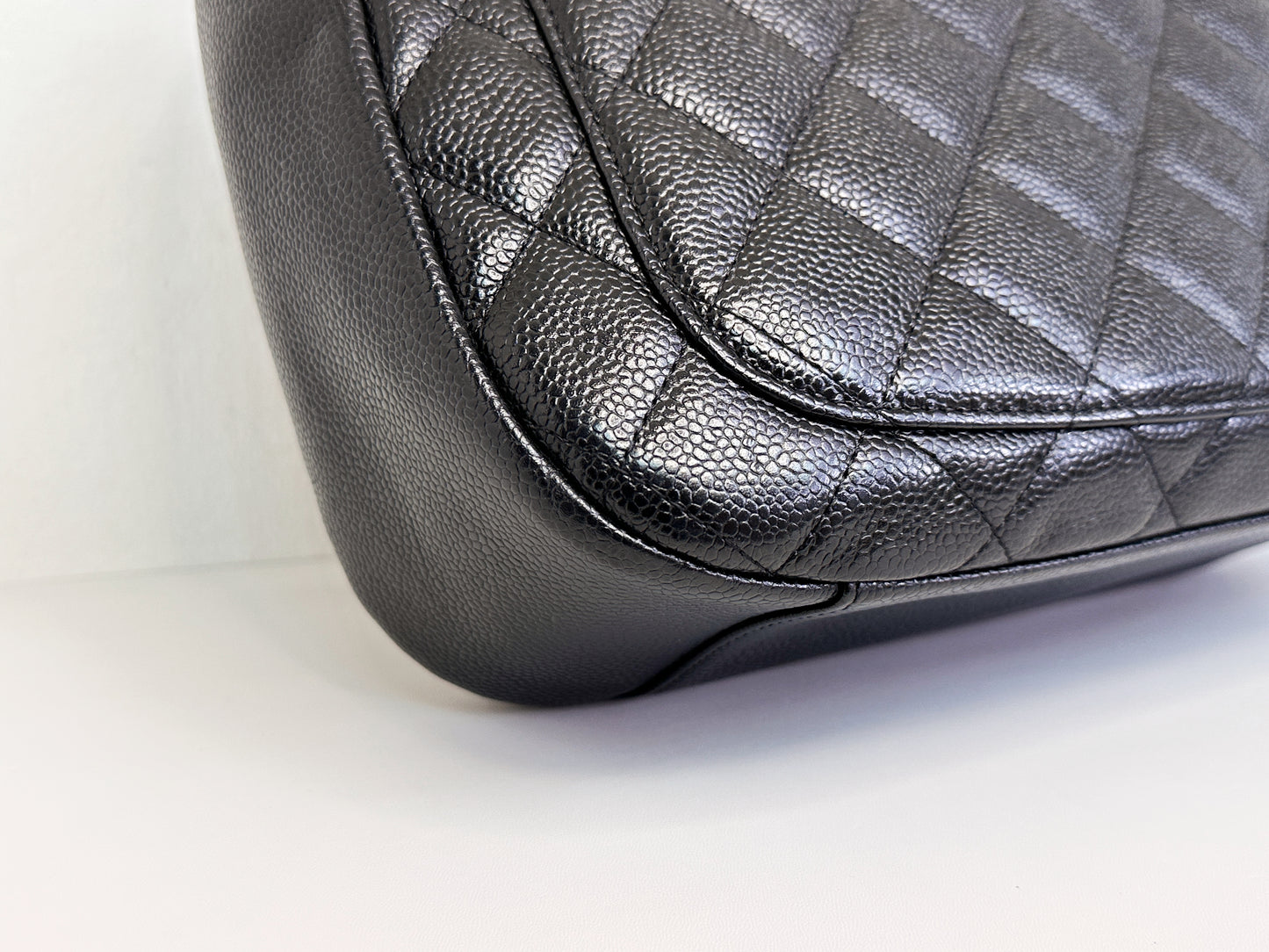 Chanel Black Quilted Caviar CC Logo Chain Shoulder Bag GHW 84 holo card