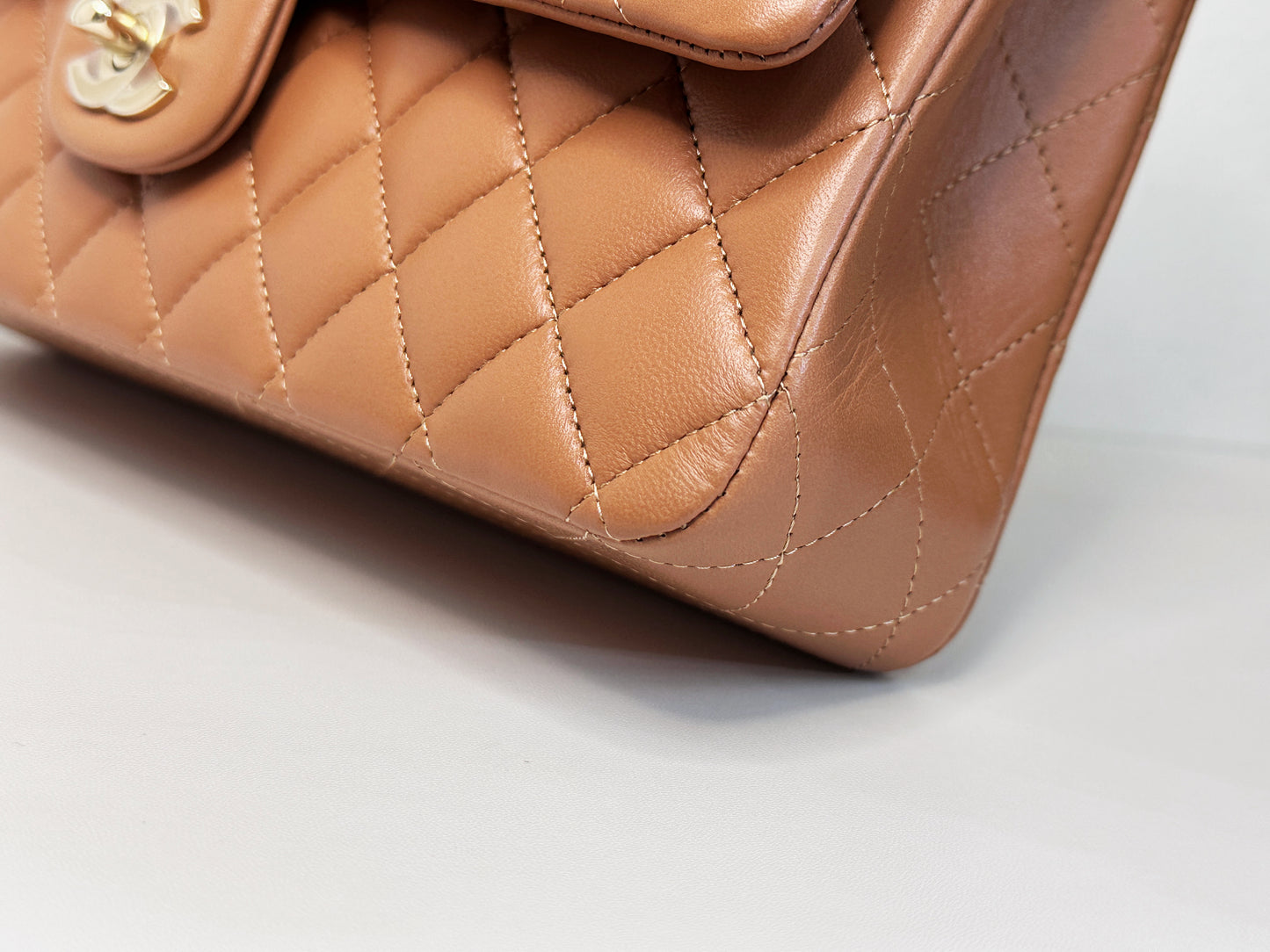 Chanel 21P Caramel Medium Lambskin Classic Double Flap Bag LGHW 3102 holo card