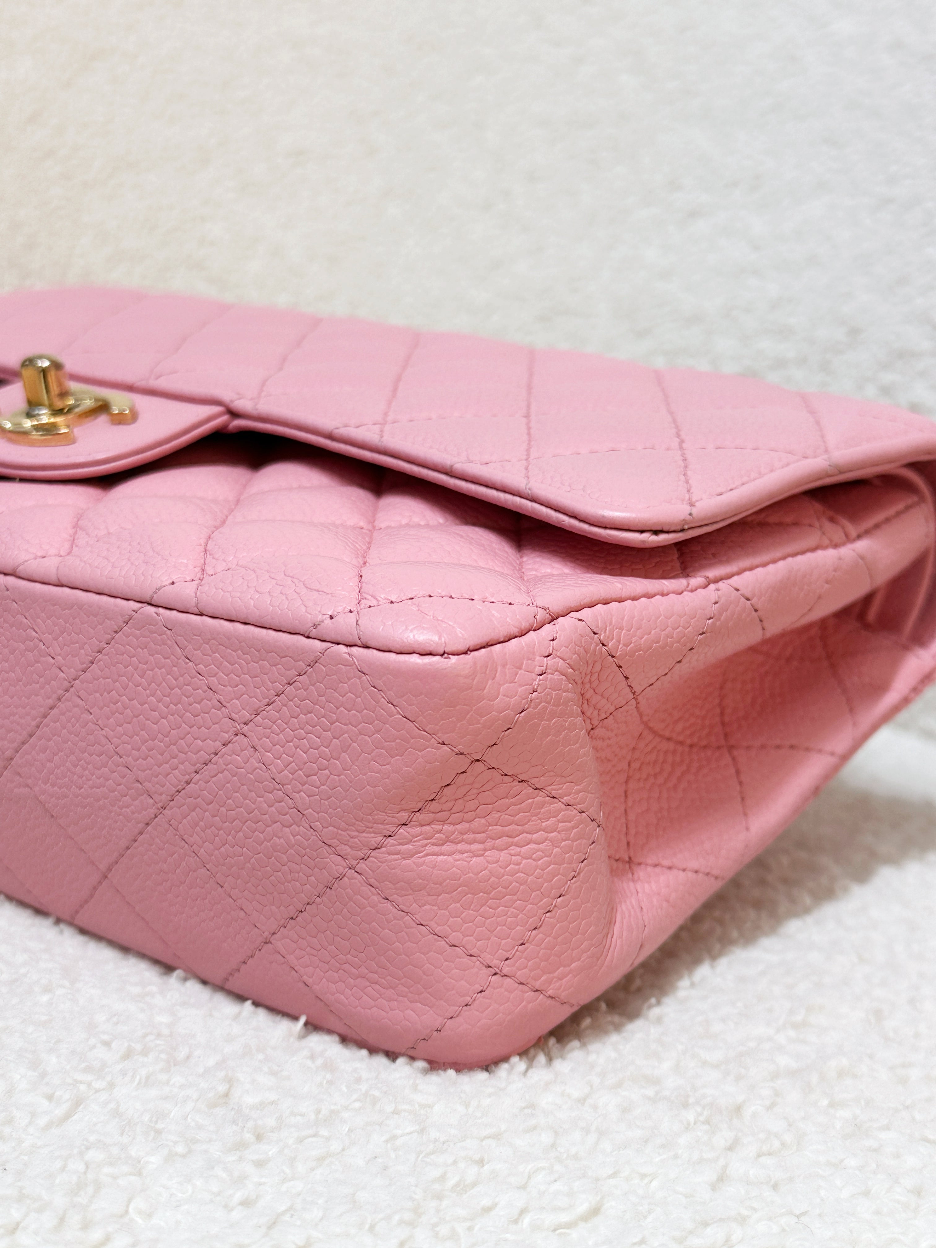 Chanel Medium Vintage Sakura Pink Caviar Classic Double Flap Bag 24K GHW 86 holo(body lightly touched)