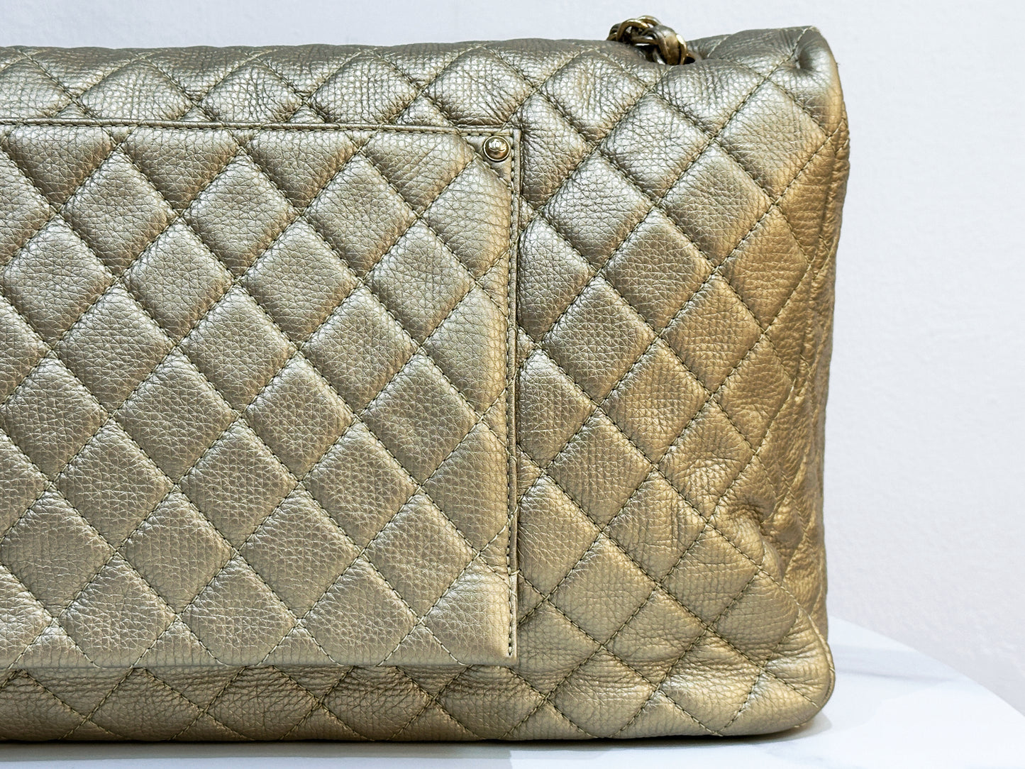 Chanel 2018 Calfskin Quilted XXL Travel Flap shoulder bag Metallic Gold GHW 2510 holo card