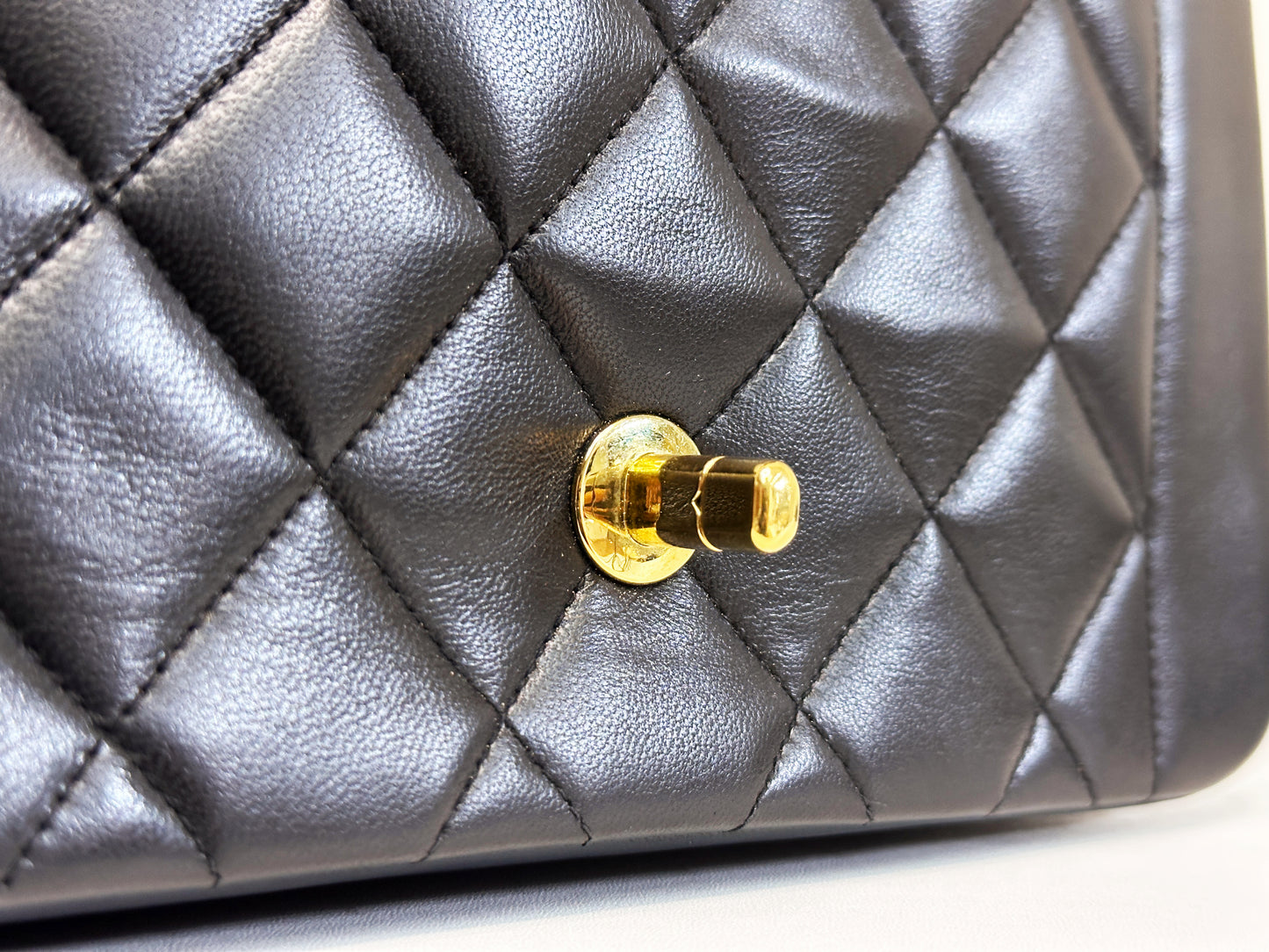 Chanel Vintage Quilted Diana Flap Bag Black Lambskin 309 holo