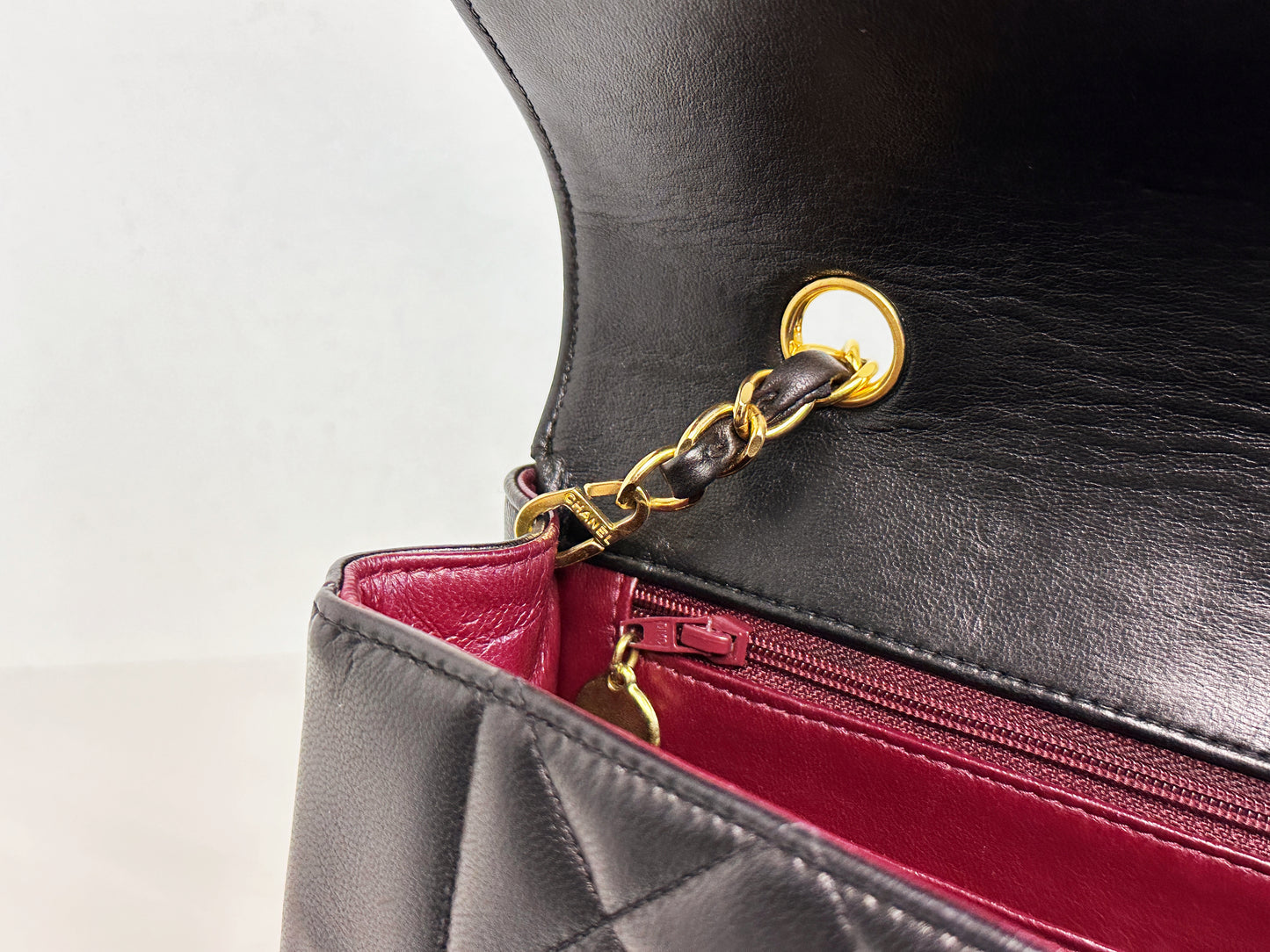 Chanel Vintage Quilted Diana Flap Bag Black Lambskin 309 holo