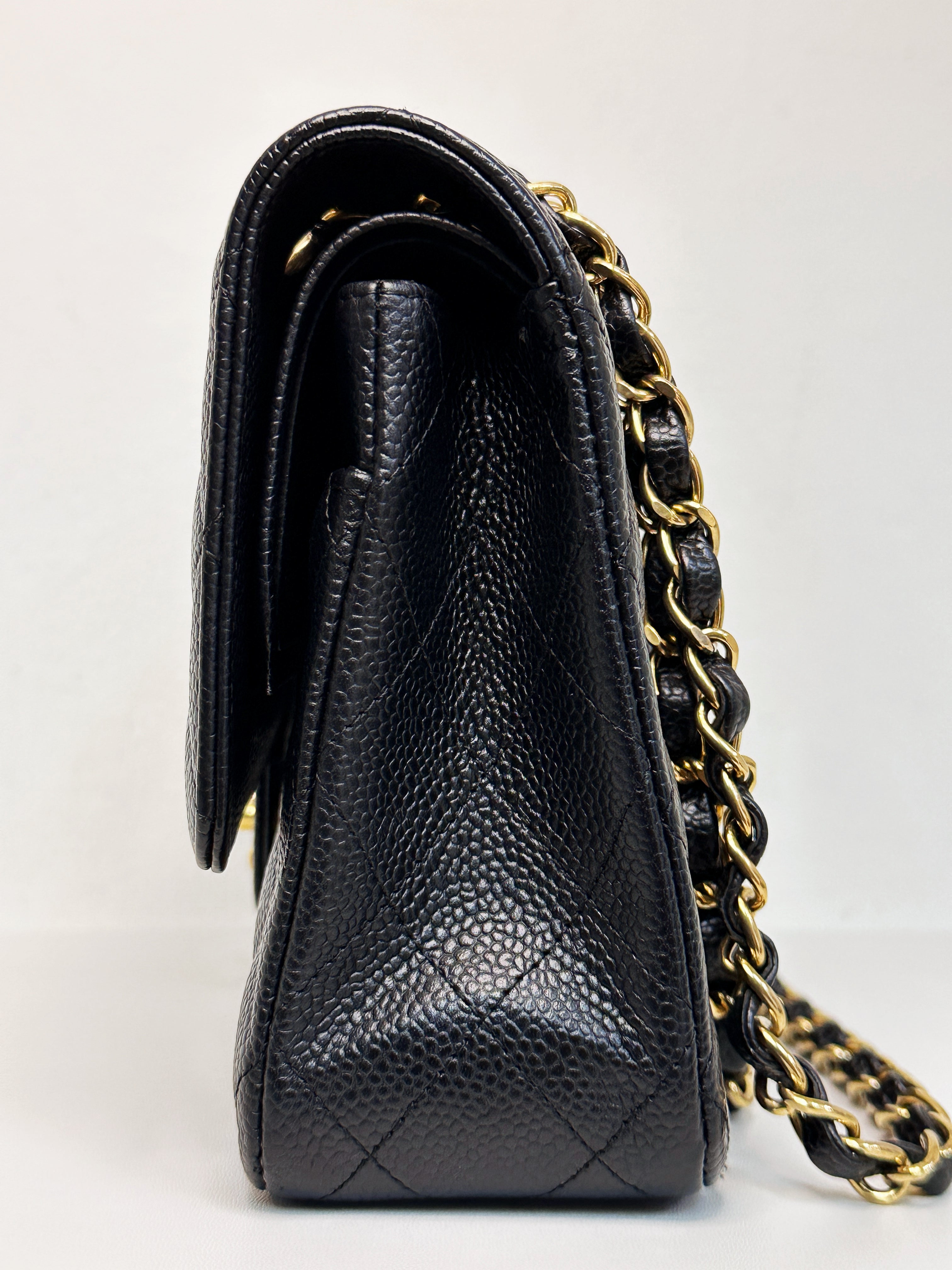 PPreloved Authentic Chanel Vintage  Classic Double Flap Medium Shoulder Bag Black Caviar 24k GHW