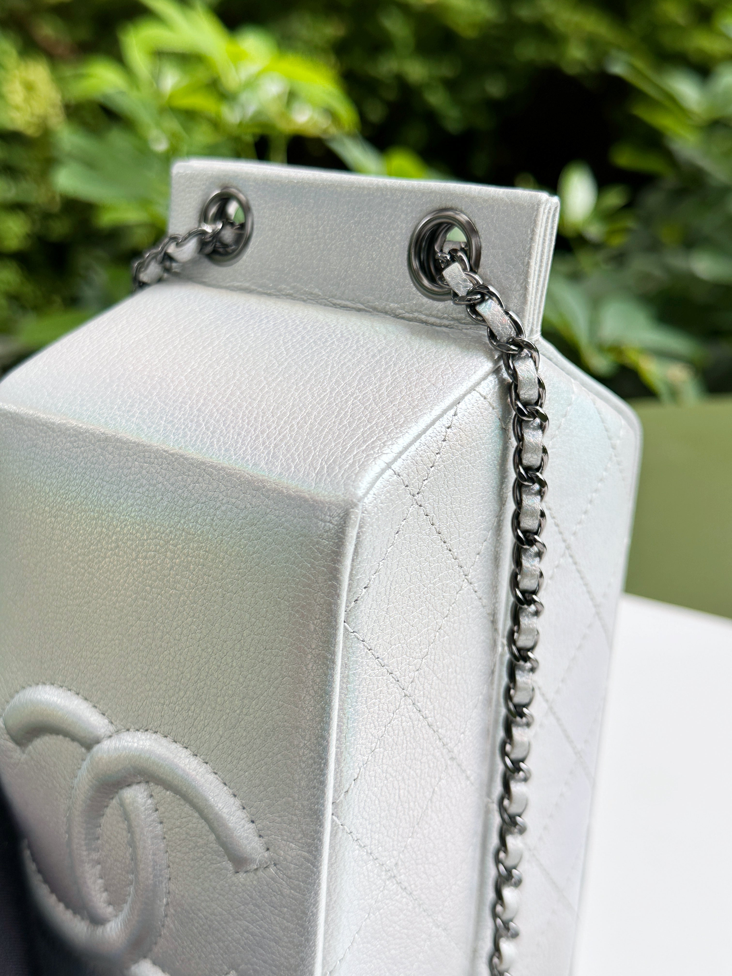 Preloved Authentic CHANEL RARE LIMITED EDITION LAIT DE COCO MILK CARTON BAG 2014