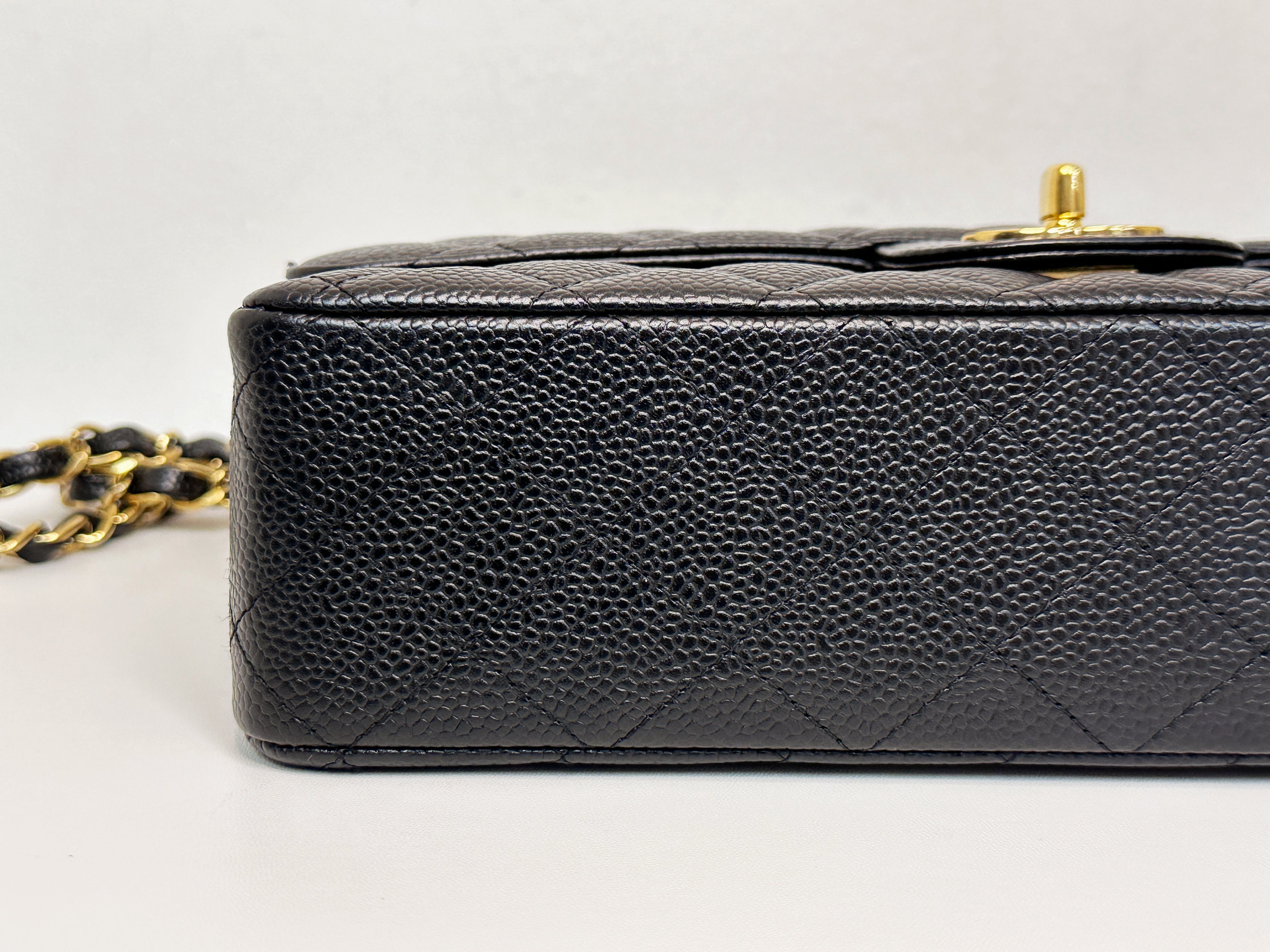 PPreloved Authentic Chanel Vintage  Classic Double Flap Medium Shoulder Bag Black Caviar 24k GHW