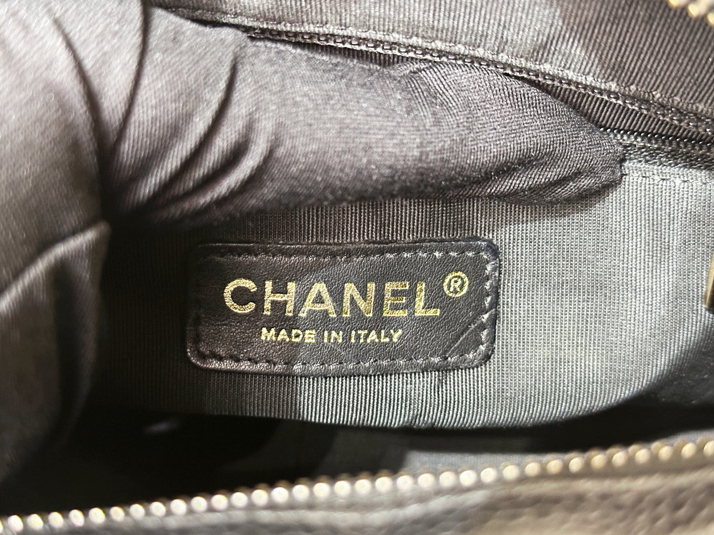 Chanel Black Quilted Caviar CC Logo Chain Shoulder Bag GHW 84 holo card