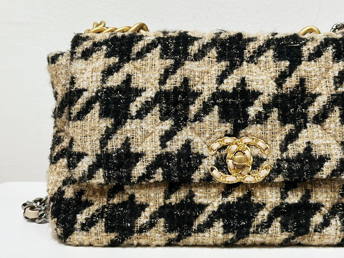 CHANEL 19 Medium Flap Bag in 19K Beige Black Houndstooth Tweed 2863 holo card