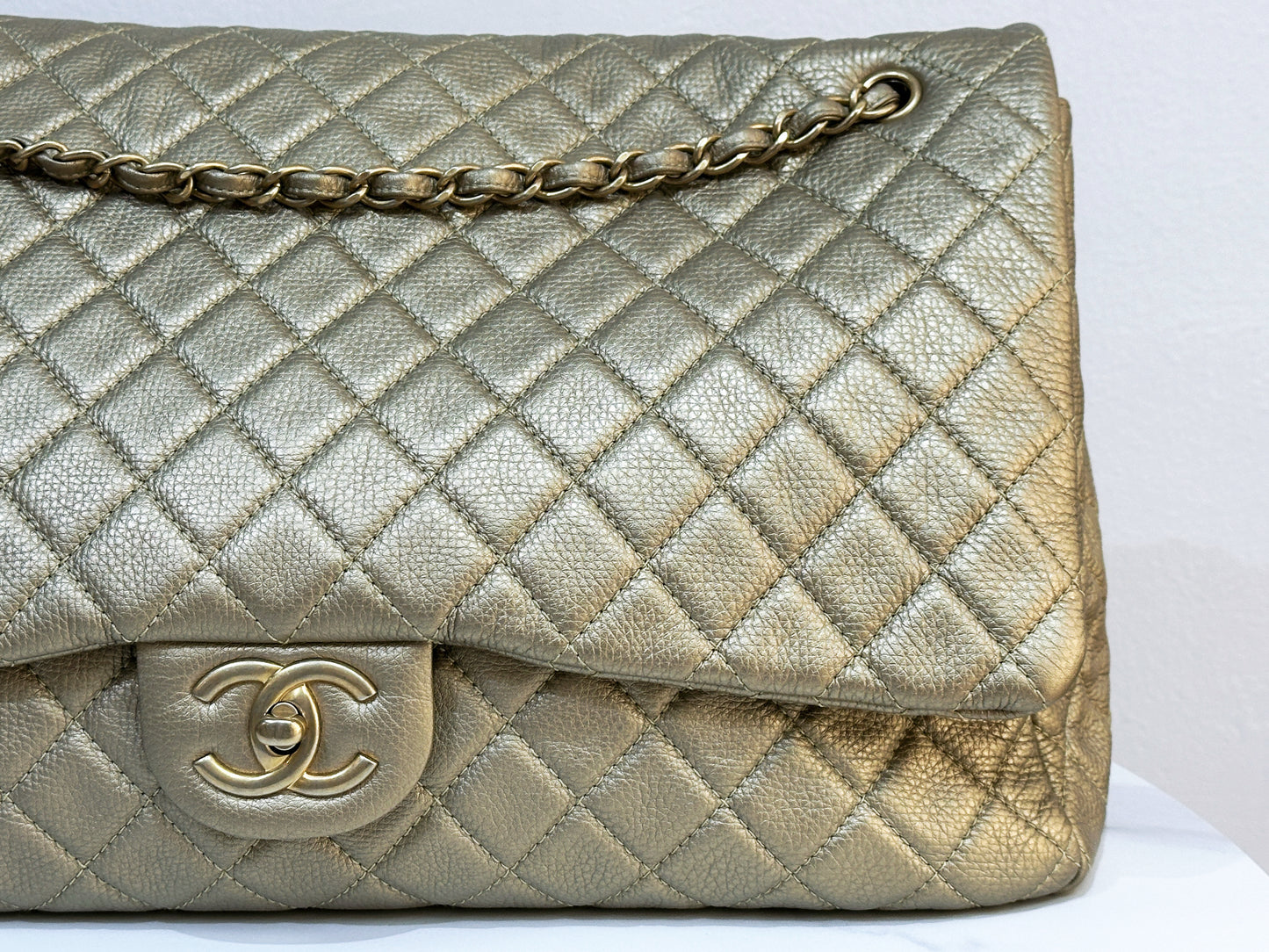 Chanel 2018 Calfskin Quilted XXL Travel Flap shoulder bag Metallic Gold GHW 2510 holo card