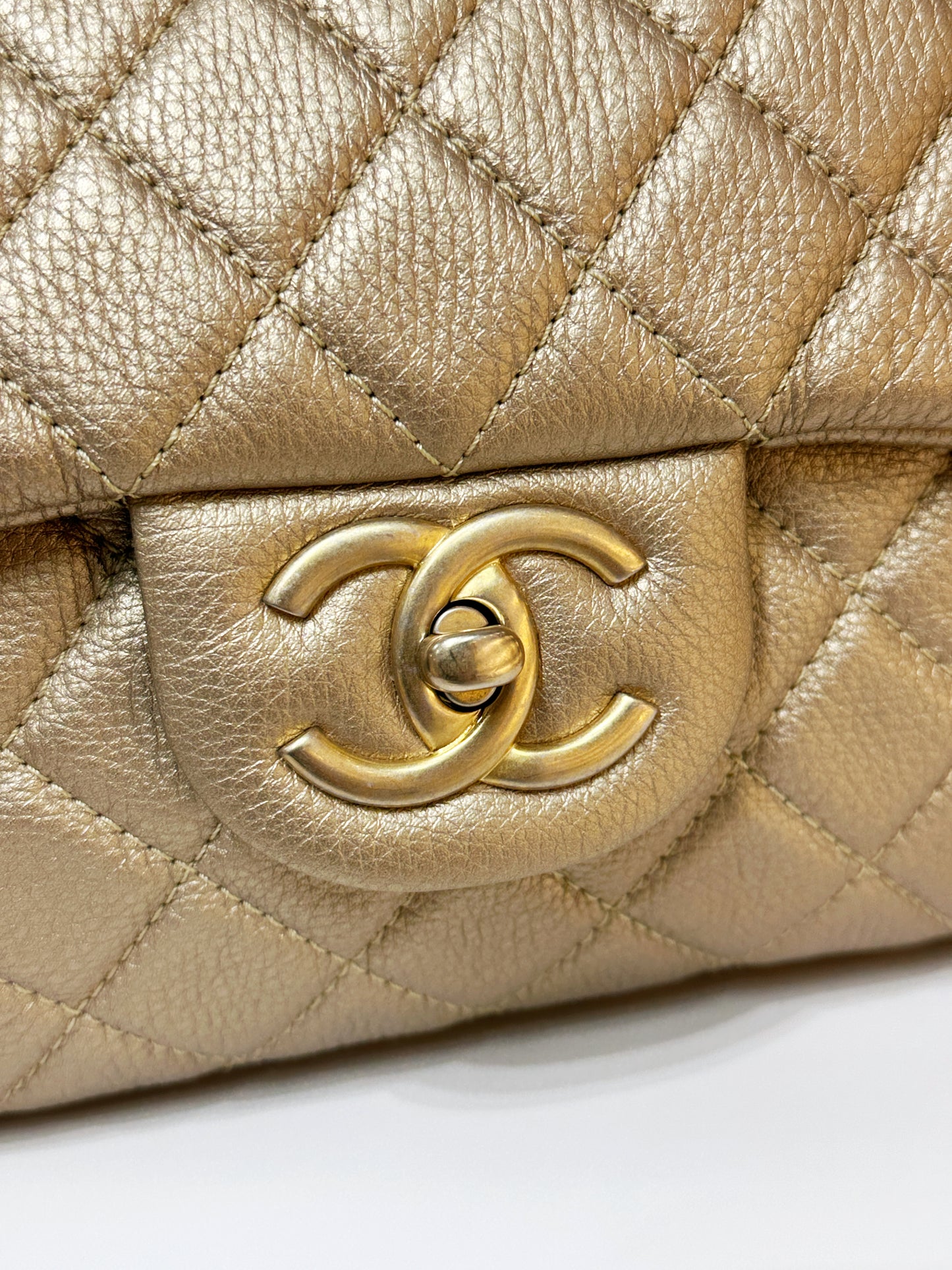 Chanel 2018 Calfskin Quilted XXL Travel Flap shoulder bag Metallic Gold GHW 2510 holo card