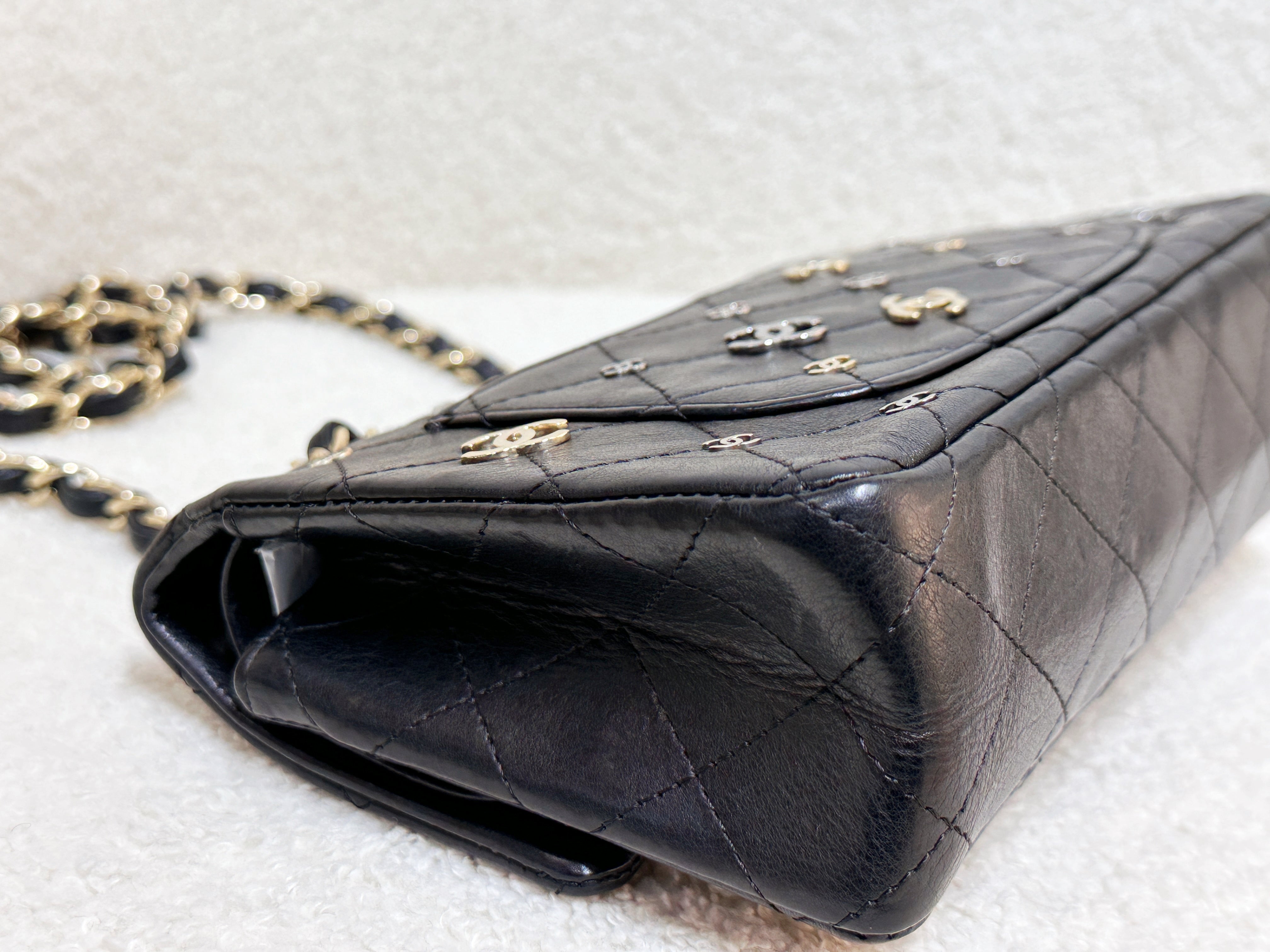 Preloved Authentic 
ChanelBlack Quilted Calfskin 2.55 Reissue 224 Punk CC Charm Flap Gold Hardware, 2007