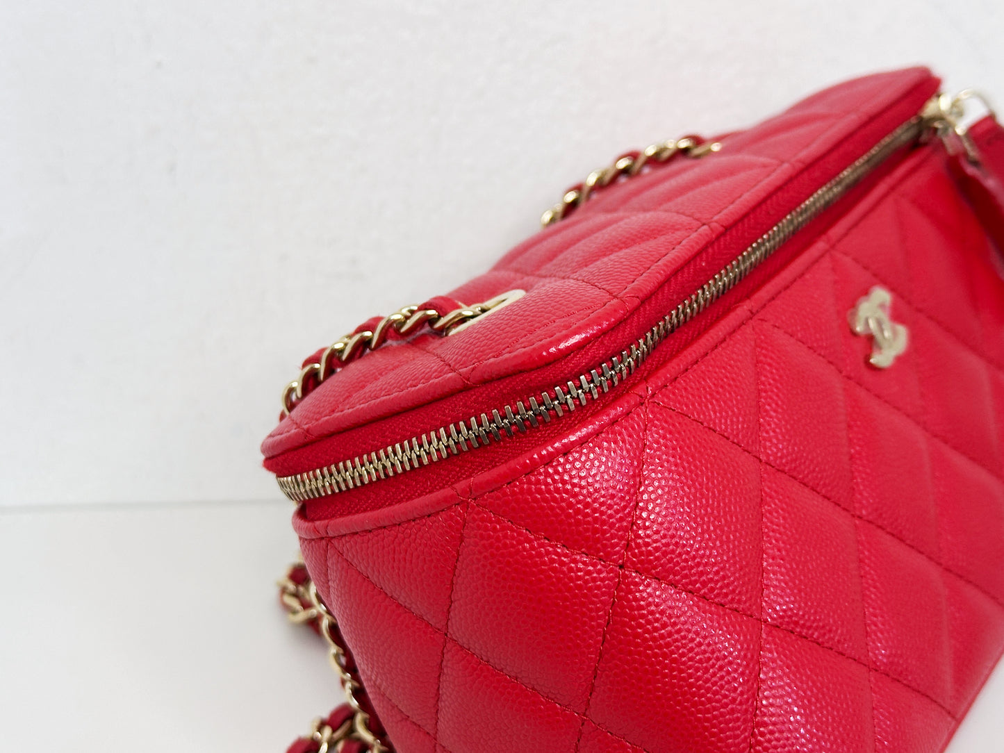 Chanel Caviar Quilted Small Vanity Case With Chain Red 3181 holo card