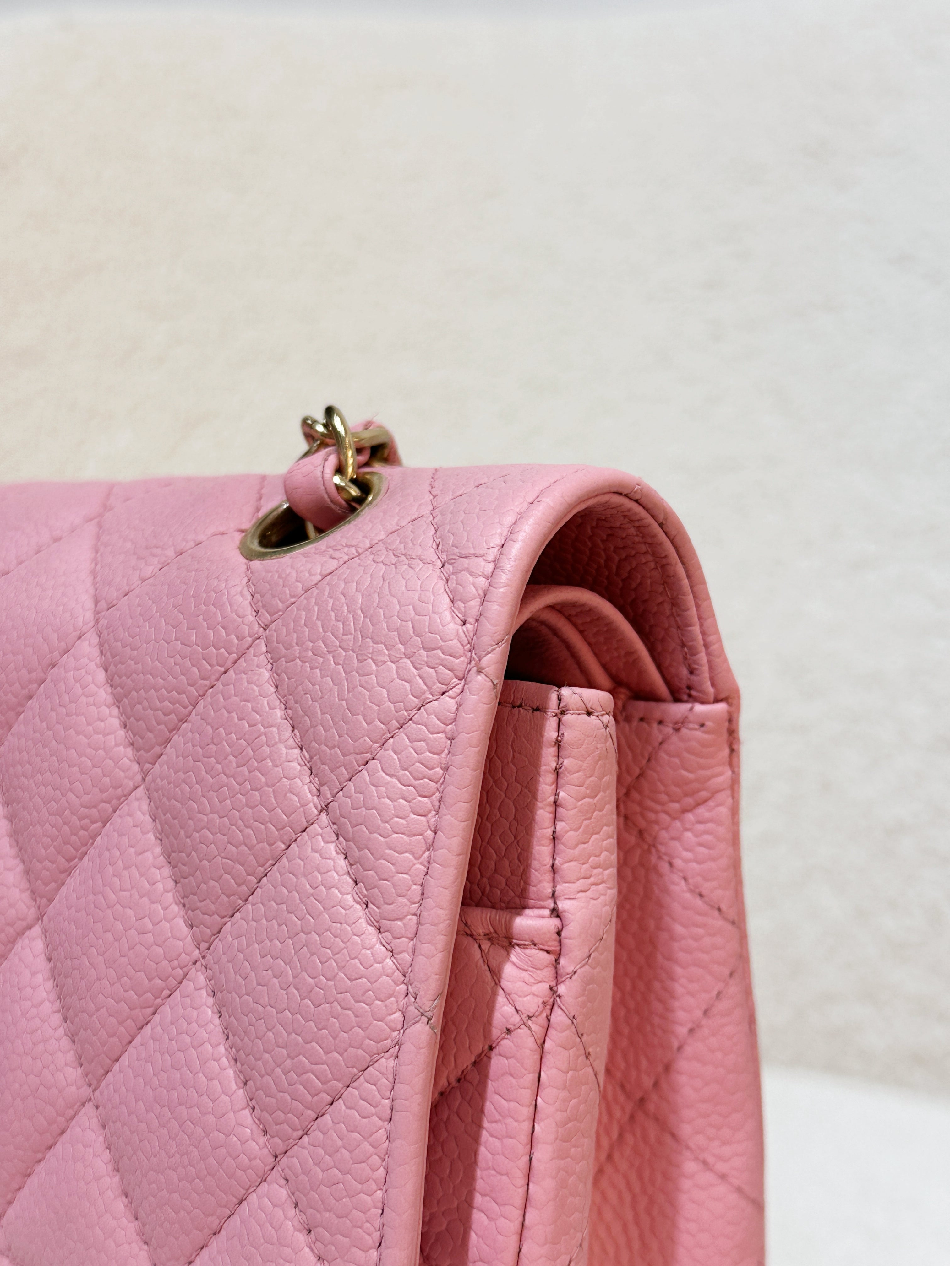 Chanel Medium Vintage Sakura Pink Caviar Classic Double Flap Bag 24K GHW 86 holo(body lightly touched)