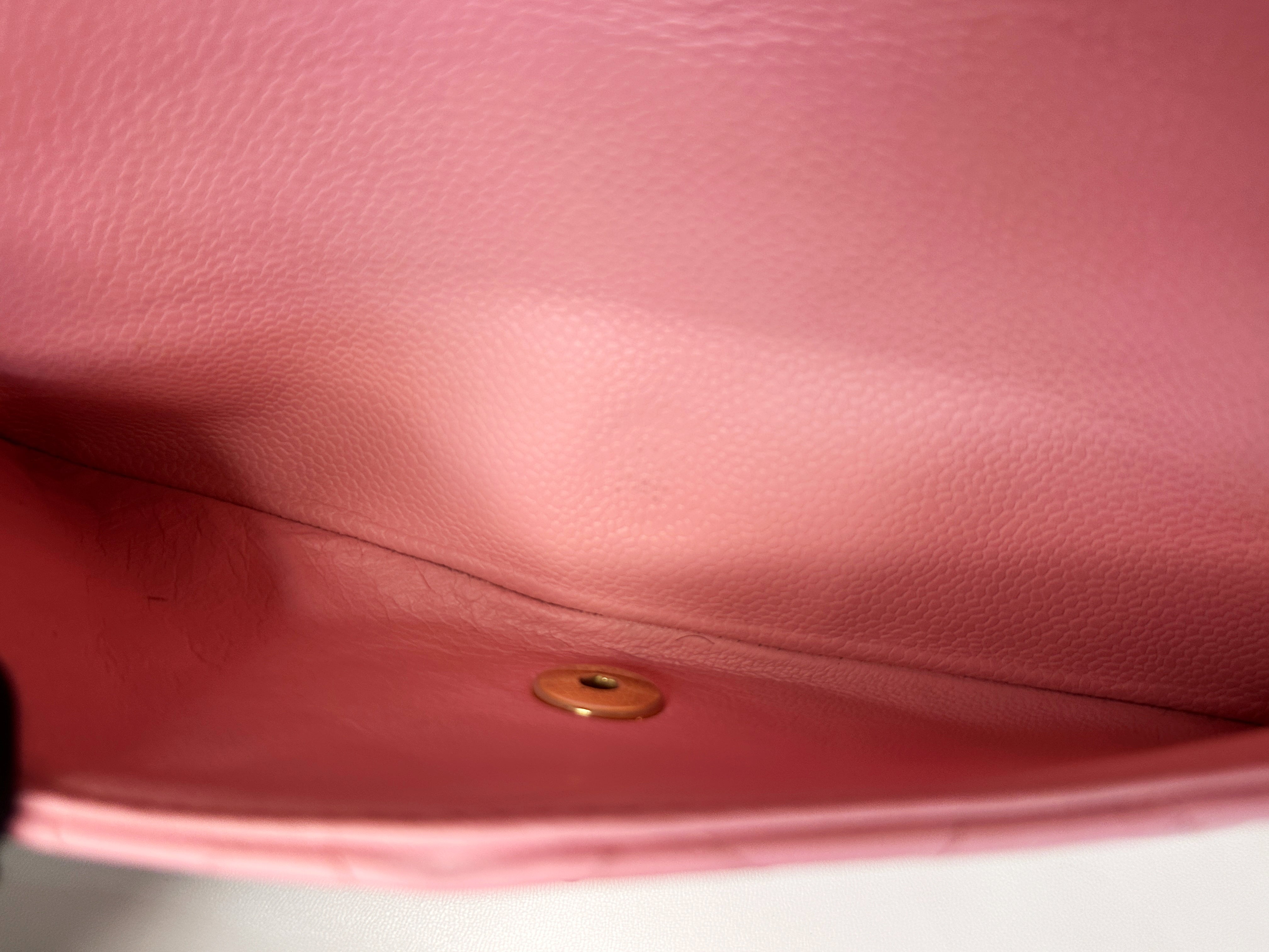 Chanel Medium Vintage Sakura Pink Caviar Classic Double Flap Bag 24K GHW 86 holo(body lightly touched)